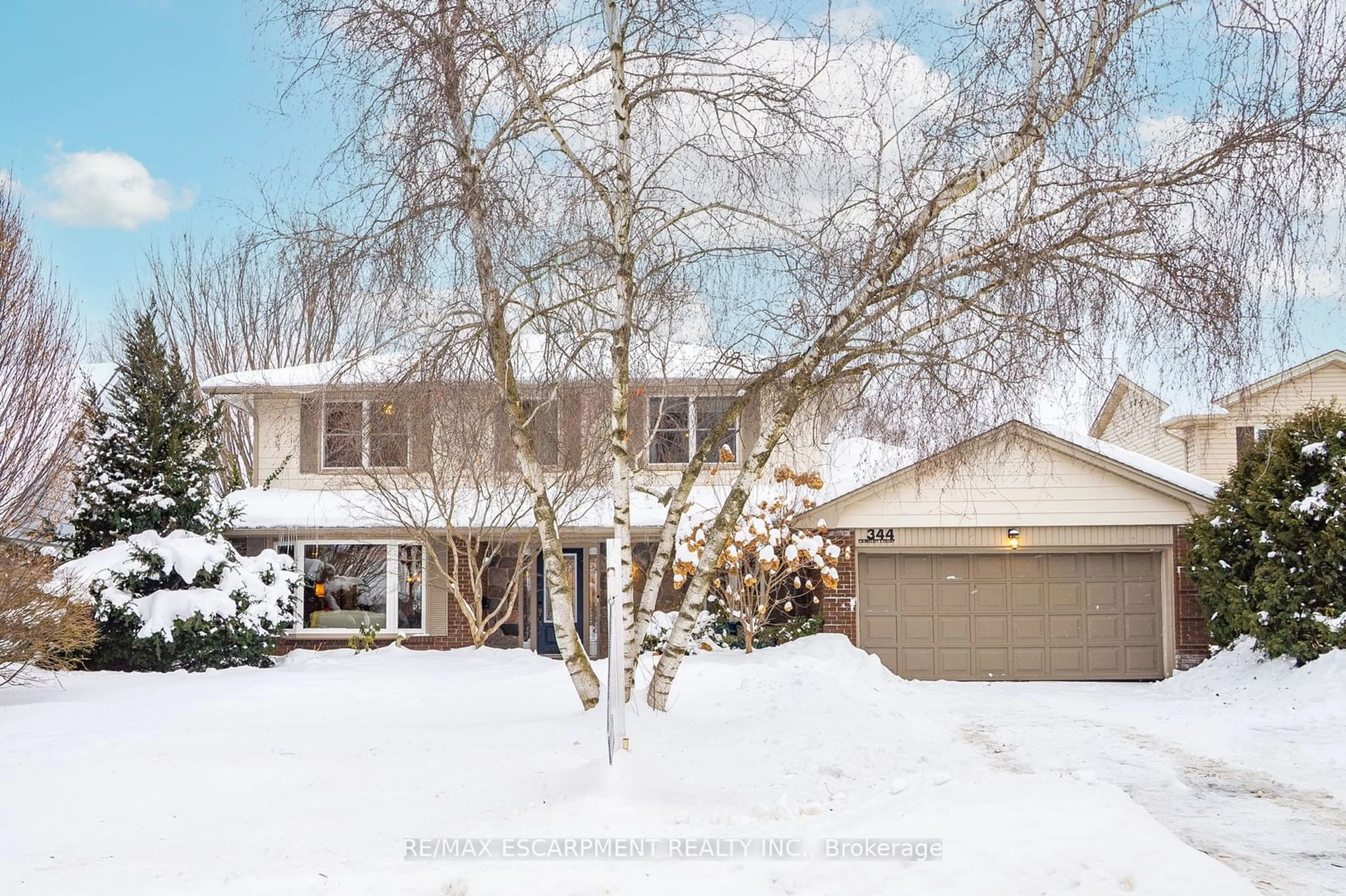 Home with vinyl exterior material, street for 344 Camelot Crt, Burlington Ontario L7L 2G3