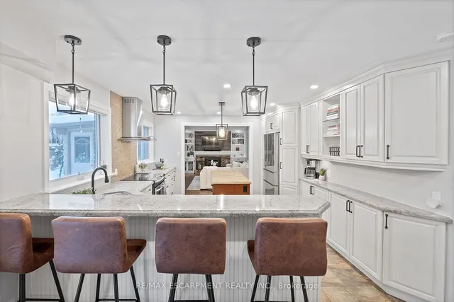 Additional property image - 344 Camelot Crt