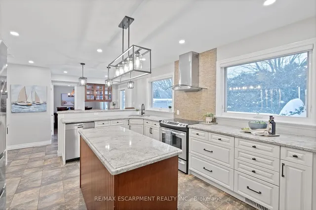 Additional property image - 344 Camelot Crt