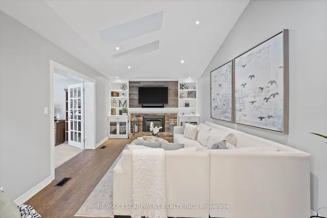 Additional property image - 344 Camelot Crt