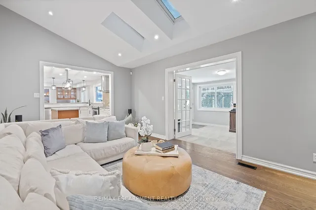Additional property image - 344 Camelot Crt