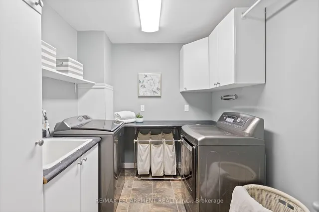 Additional property image - 344 Camelot Crt