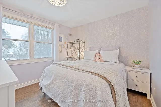 Additional property image - 344 Camelot Crt