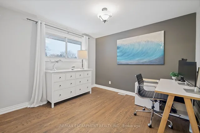 Additional property image - 344 Camelot Crt