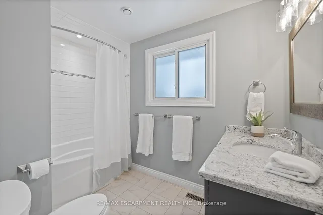 Additional property image - 344 Camelot Crt