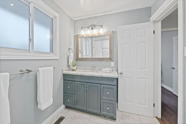 Additional property image - 344 Camelot Crt