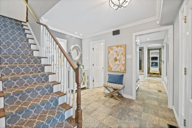 Additional property image - 344 Camelot Crt