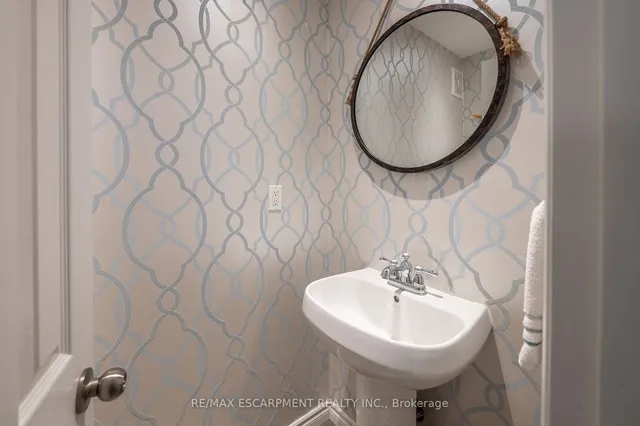 Additional property image - 344 Camelot Crt