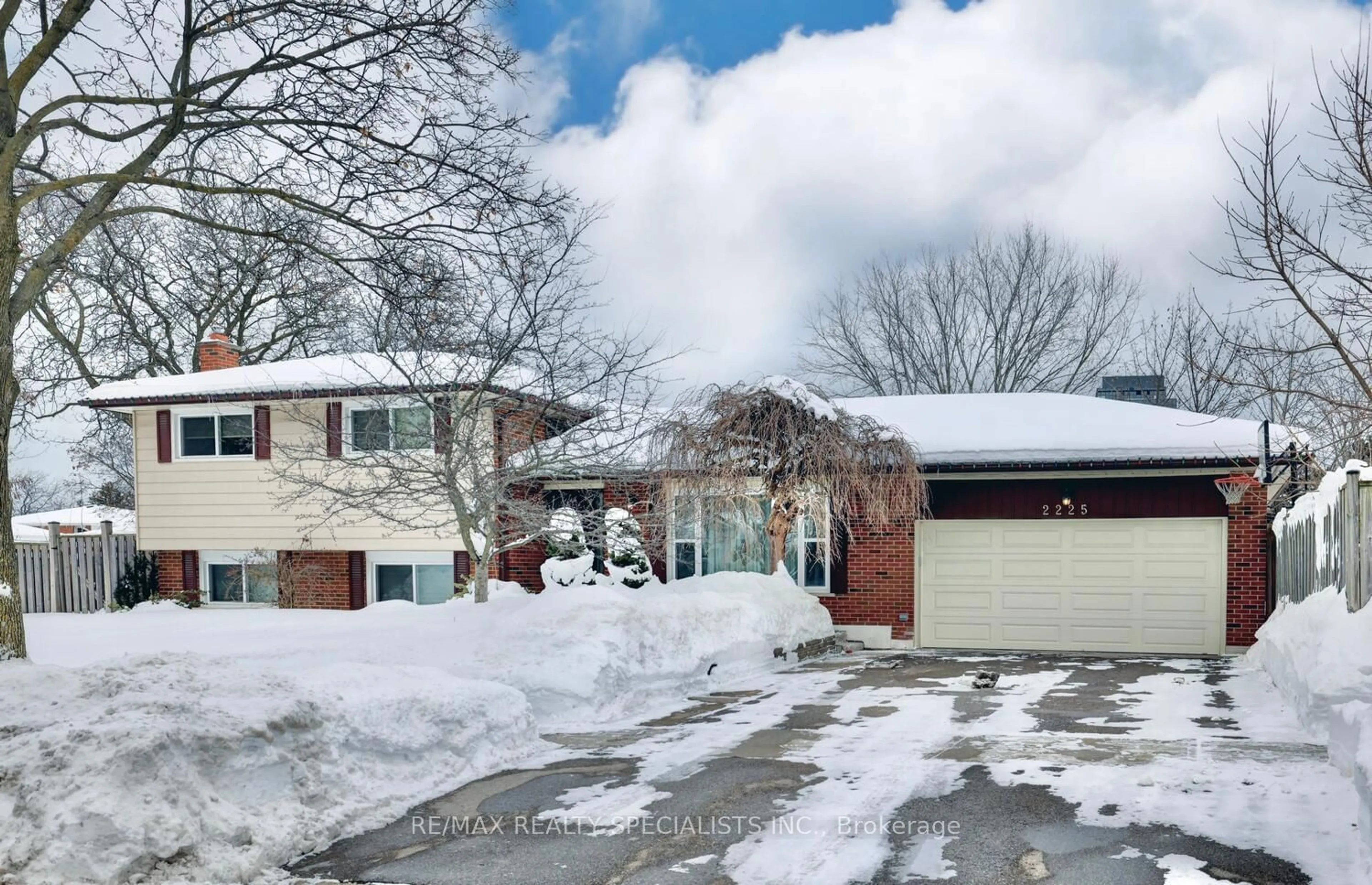 Unknown for 2225 Waycross Cres, Mississauga Ontario L5K 1J5