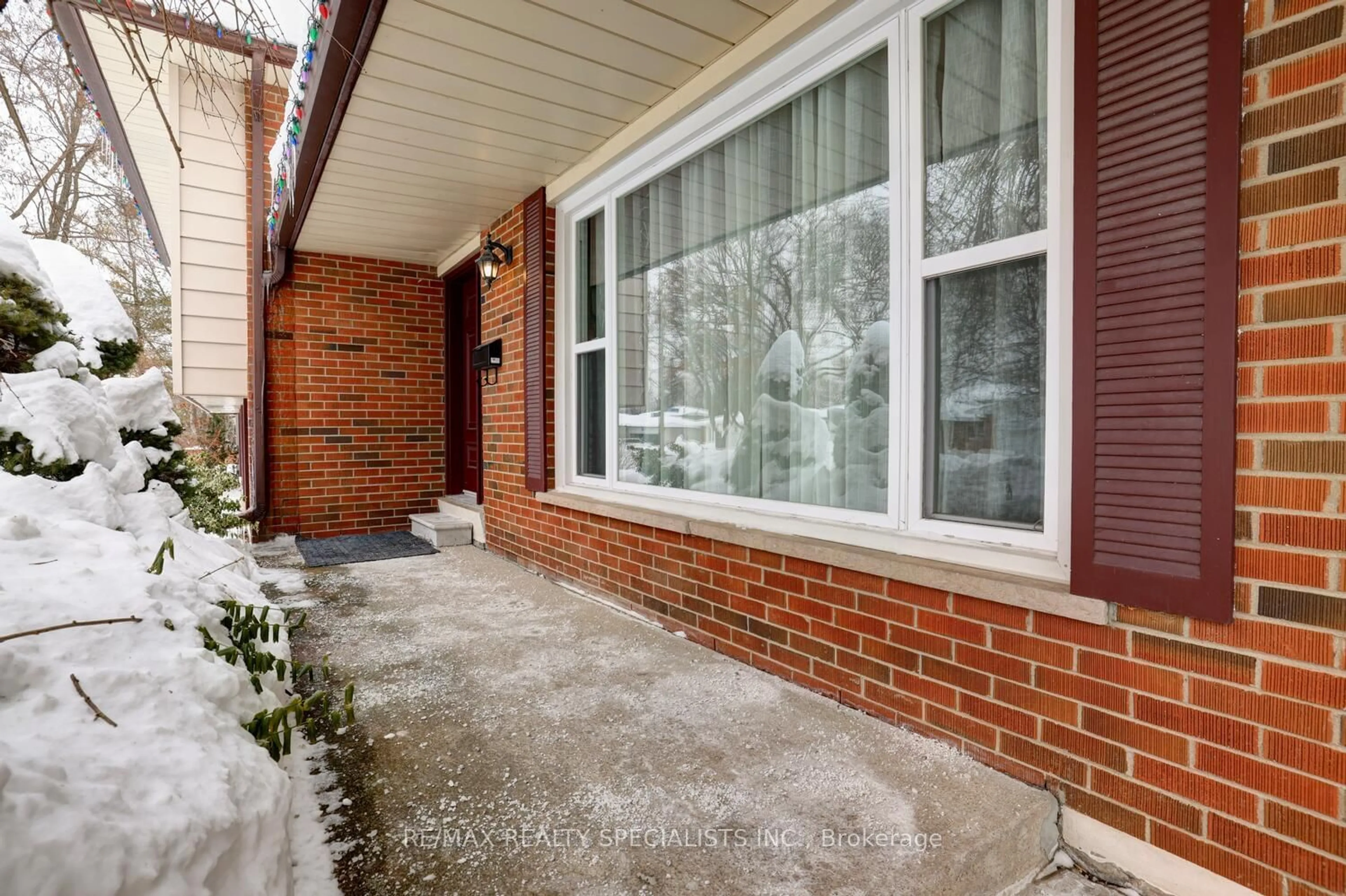 Home with brick exterior material, street for 2225 Waycross Cres, Mississauga Ontario L5K 1J5