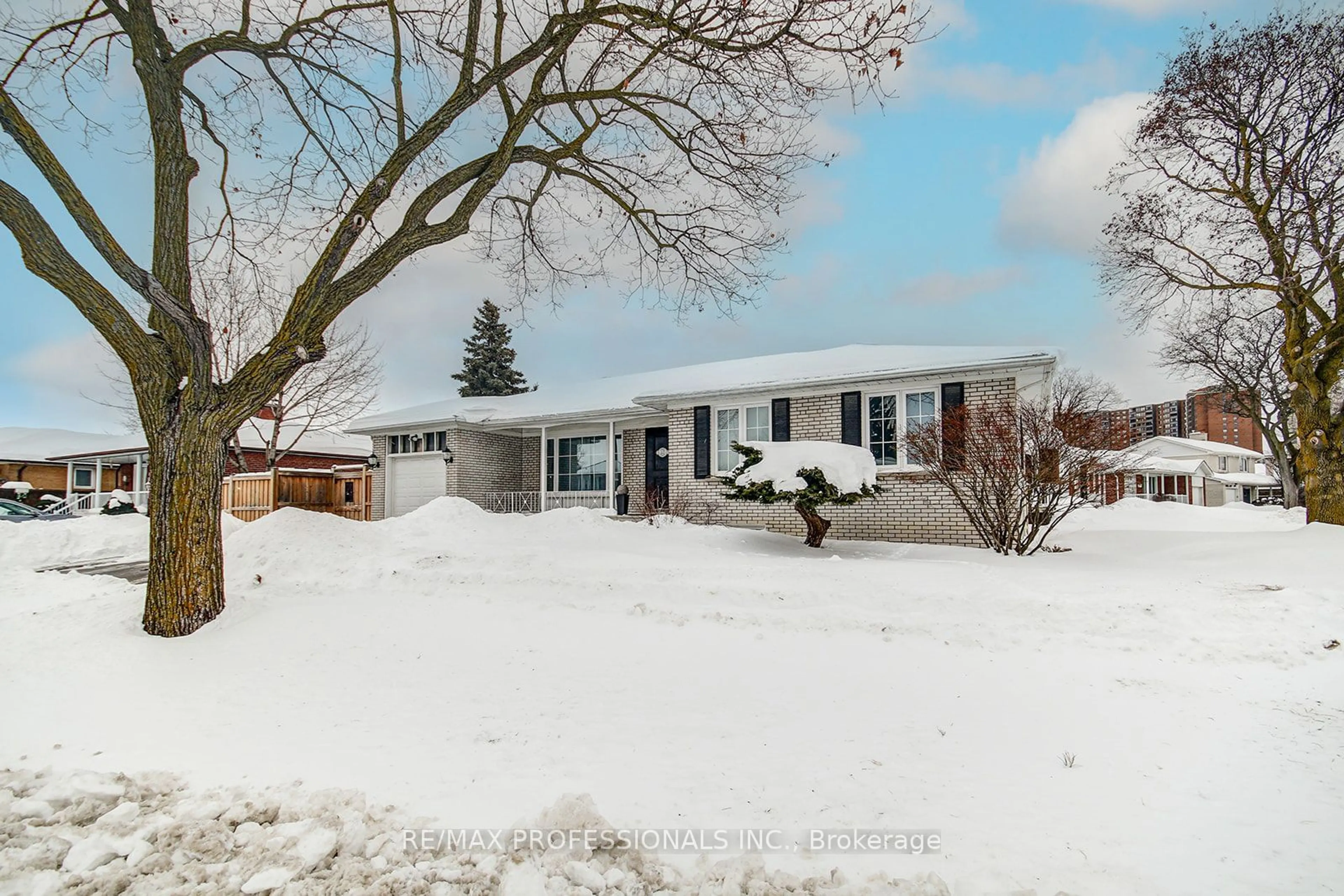 A pic from outside/outdoor area/front of a property/back of a property/a pic from drone, street for 57 Odessa Ave, Toronto Ontario M9C 4K3