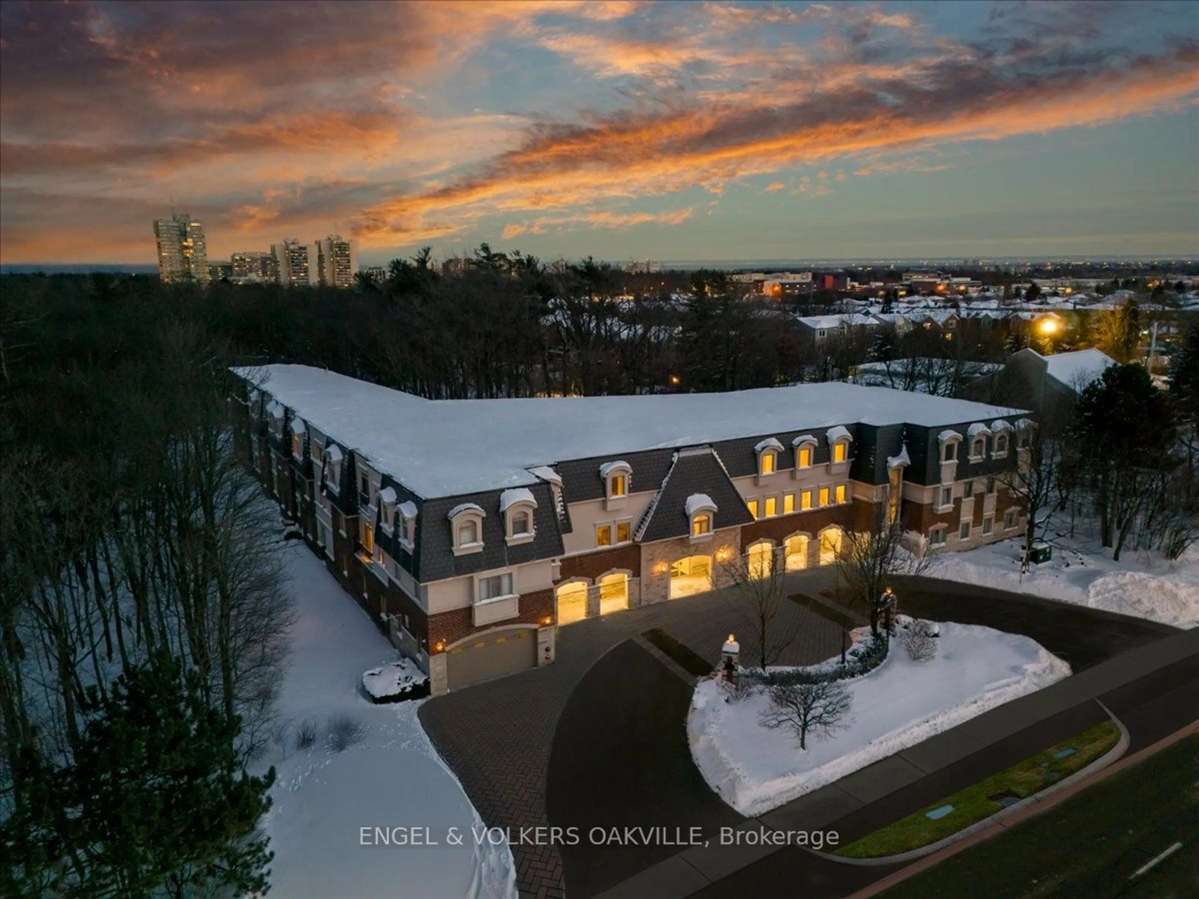 A pic from outside/outdoor area/front of a property/back of a property/a pic from drone, unknown for 390 Upper Middle Rd #306, Oakville Ontario L6H 0A5