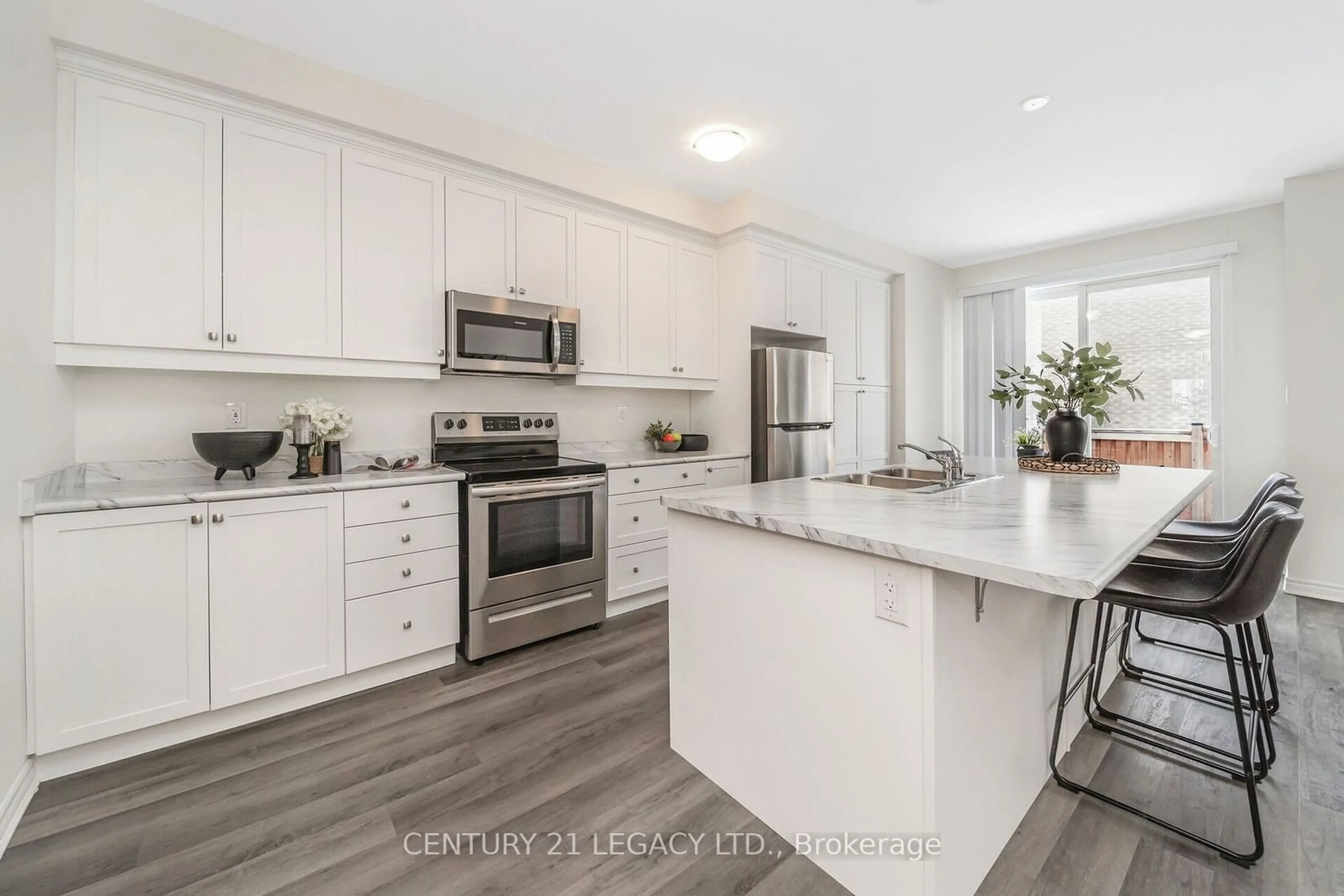 Open concept kitchen, unknown for 932 Cherry Crt, Milton Ontario L9E 1P8