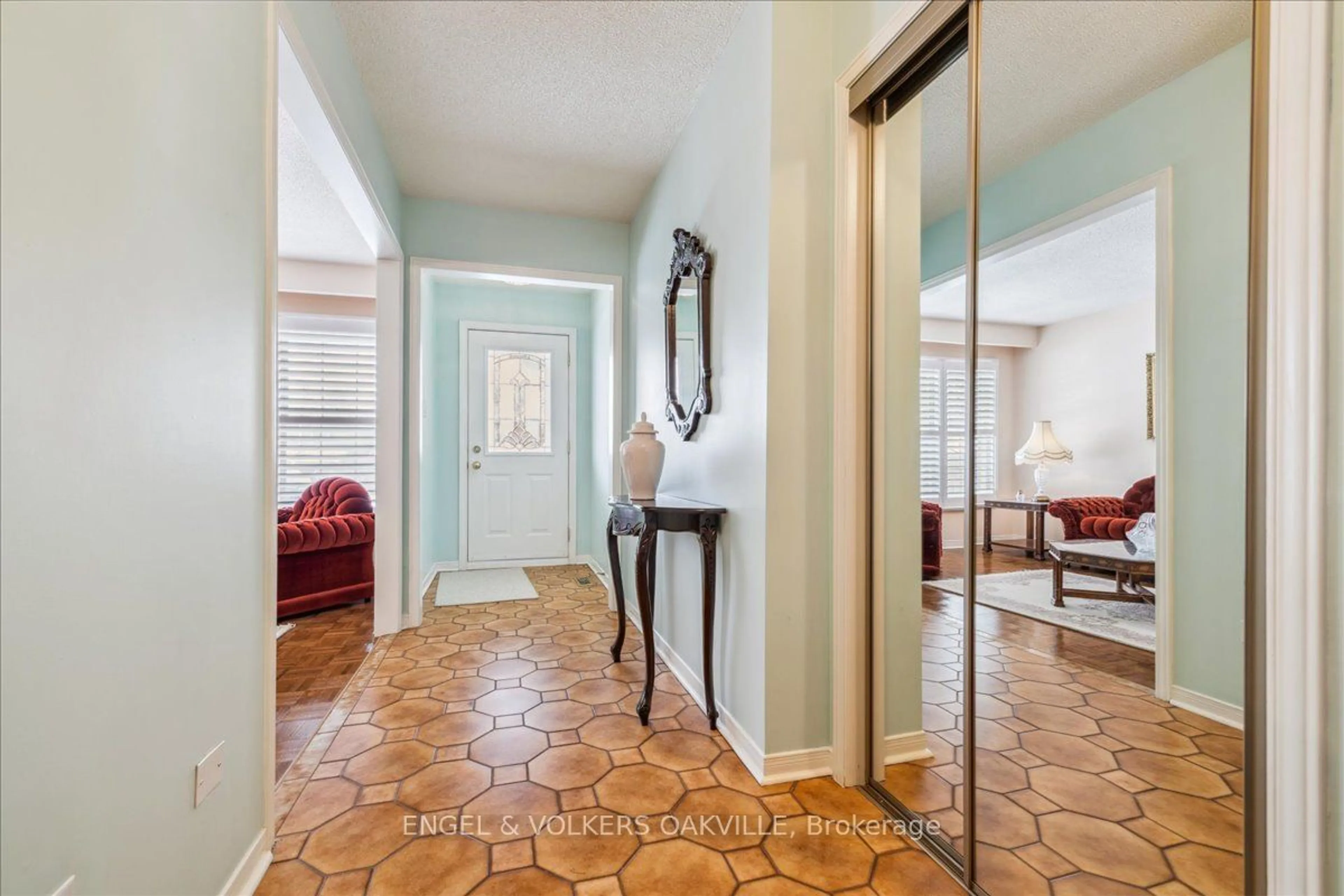 Indoor entryway for 1222 Larny Crt, Mississauga Ontario L4W 3N4