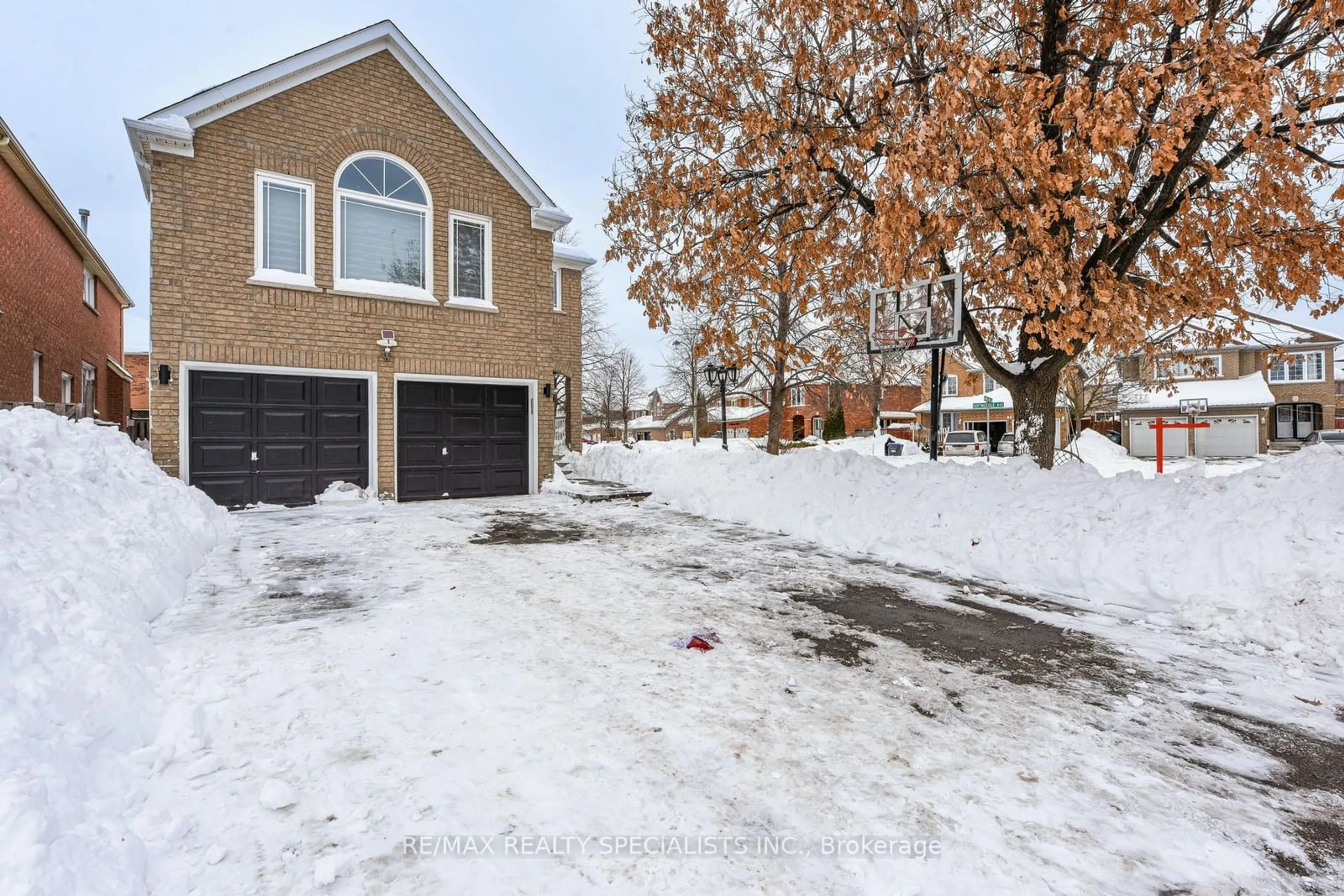 Unknown for 92 Softneedle Ave, Brampton Ontario L6R 1L2