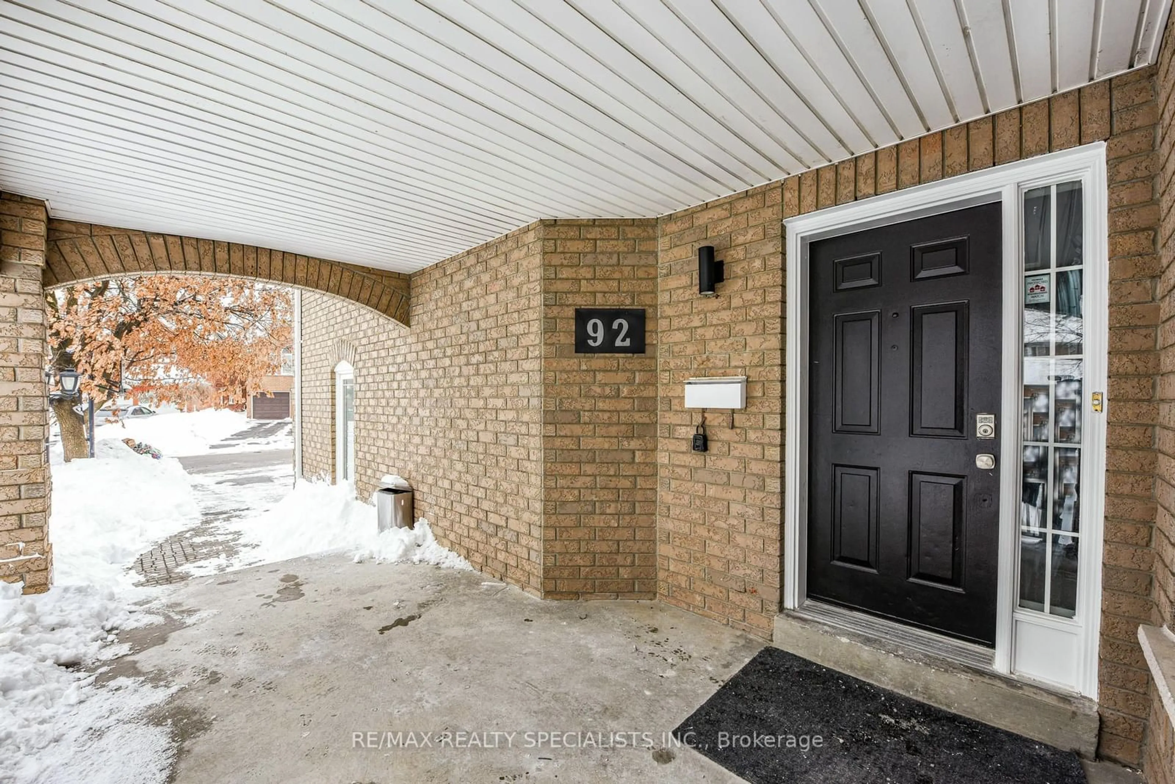 Indoor entryway for 92 Softneedle Ave, Brampton Ontario L6R 1L2