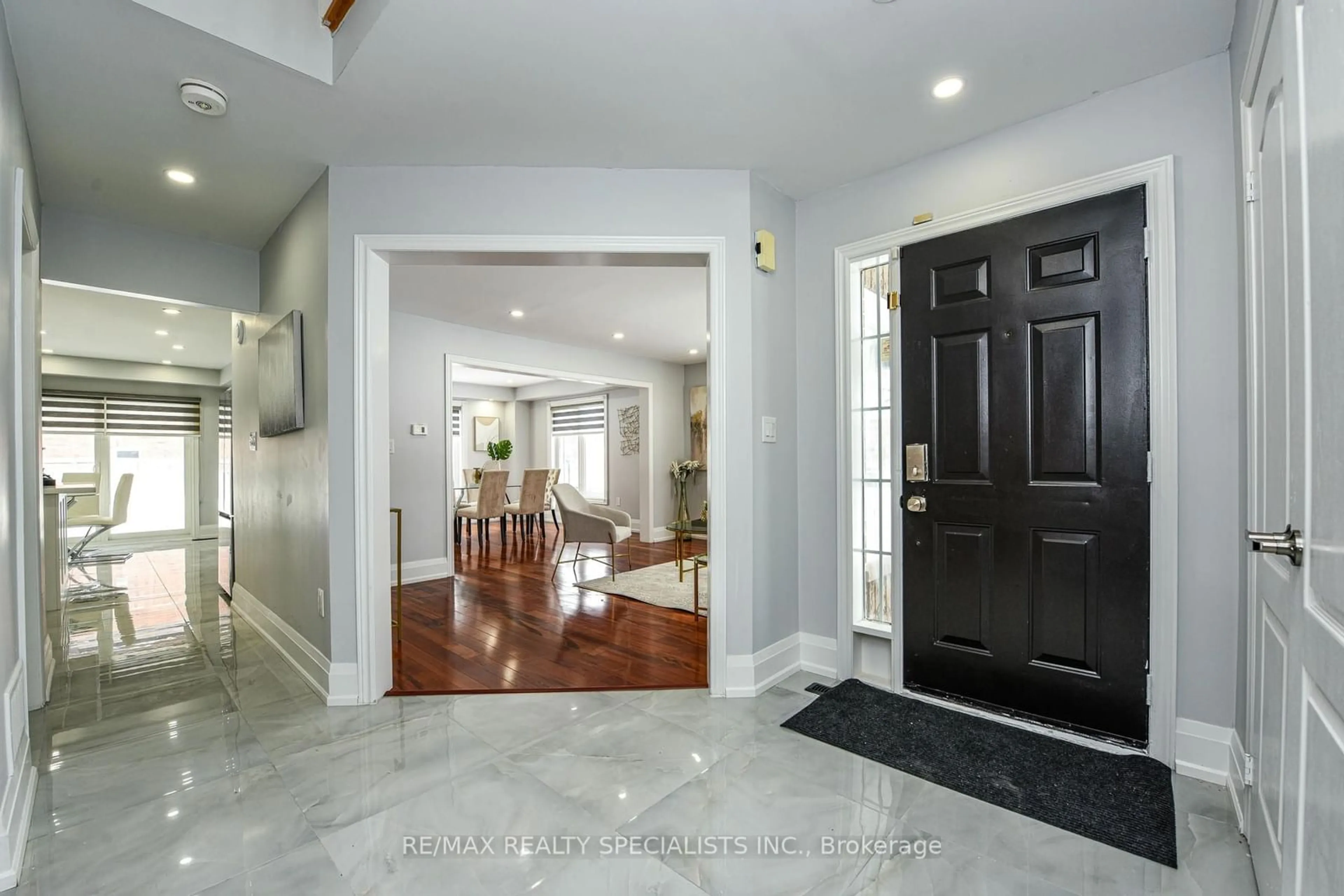 Indoor entryway for 92 Softneedle Ave, Brampton Ontario L6R 1L2