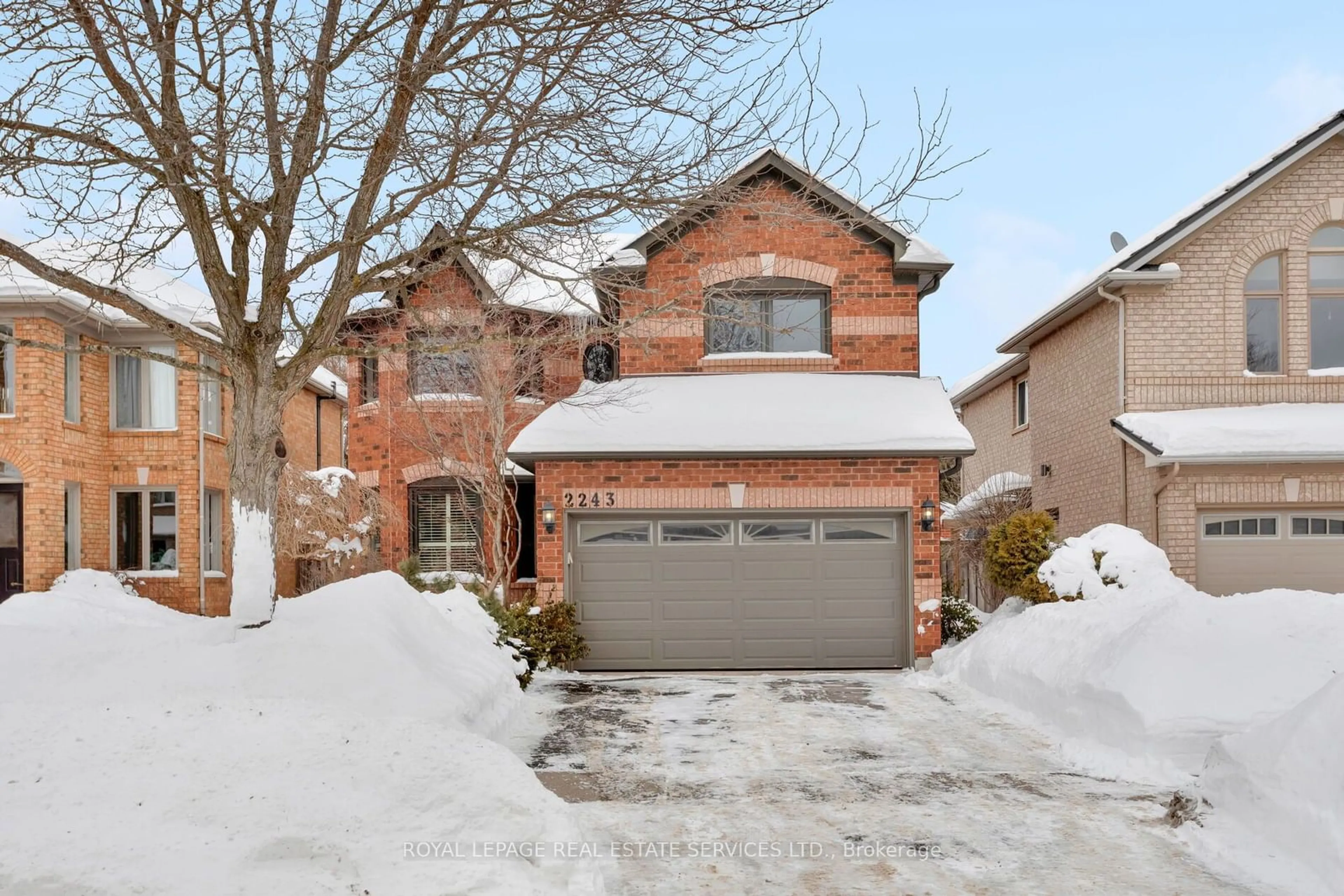 Home with brick exterior material, street for 2243 Vista Oak Rd, Oakville Ontario L6M 3L8