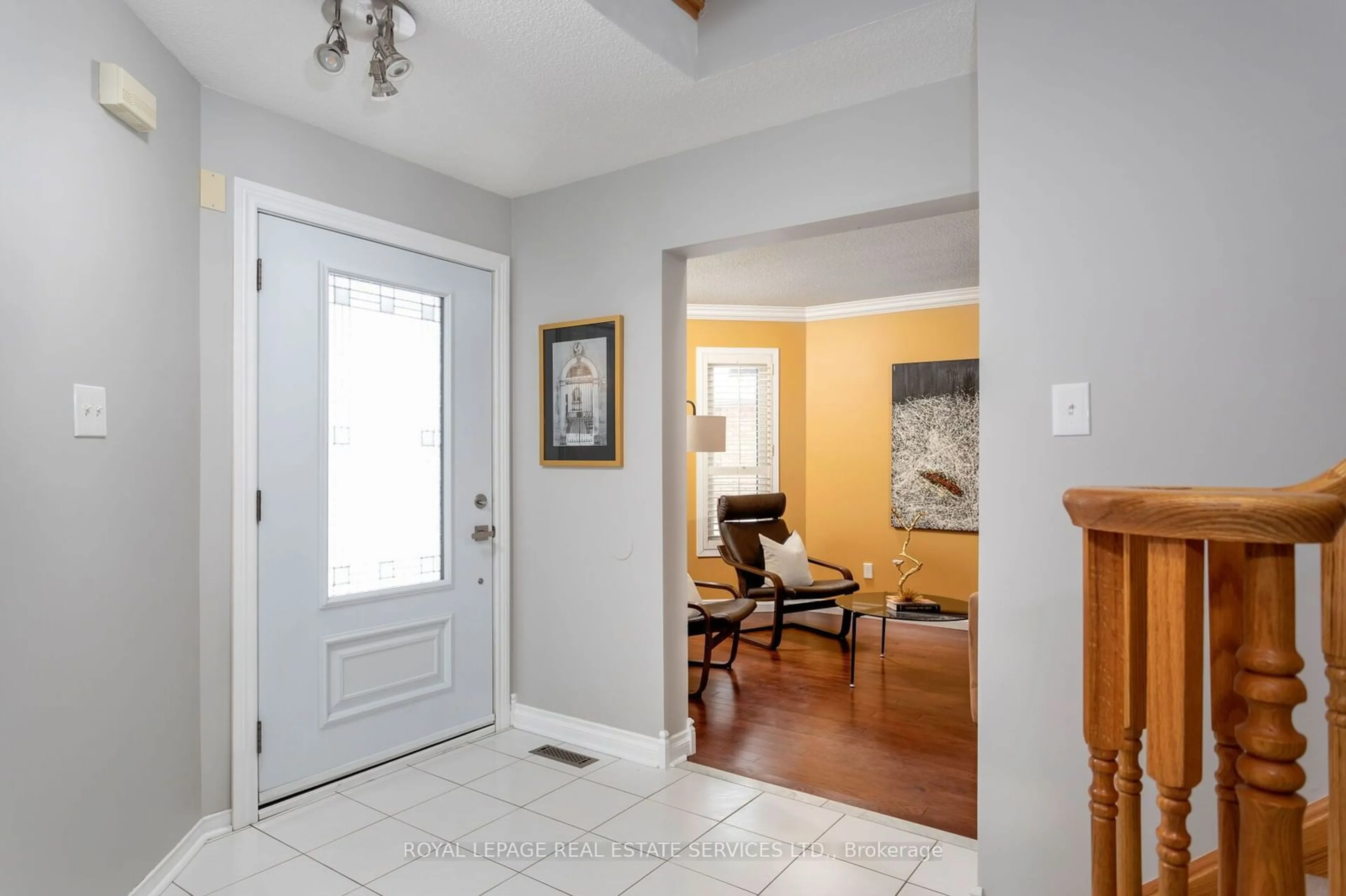 Indoor entryway for 2243 Vista Oak Rd, Oakville Ontario L6M 3L8