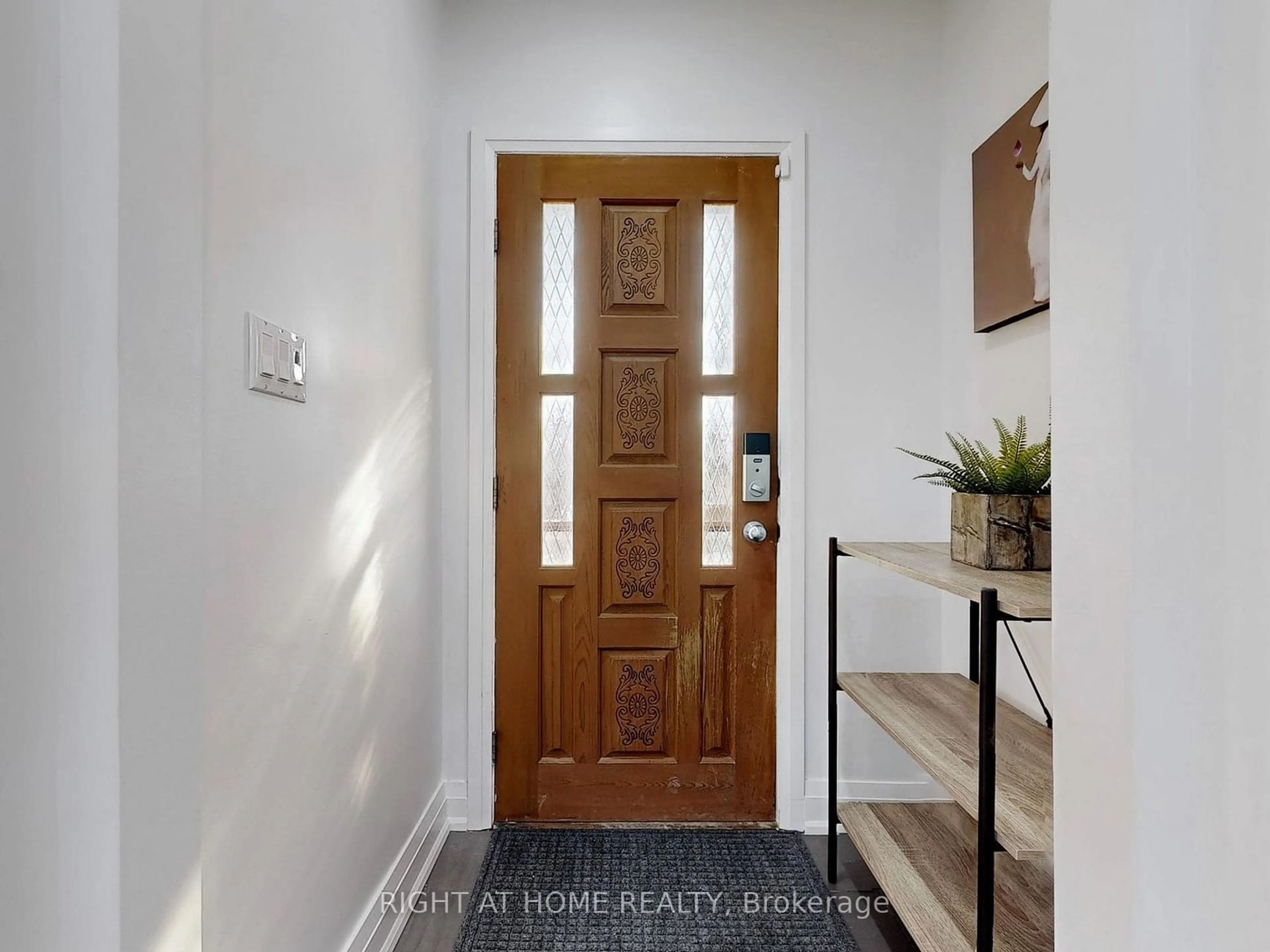 Indoor entryway for 22 Chappel Hill Rd, Toronto Ontario M3M 1M2