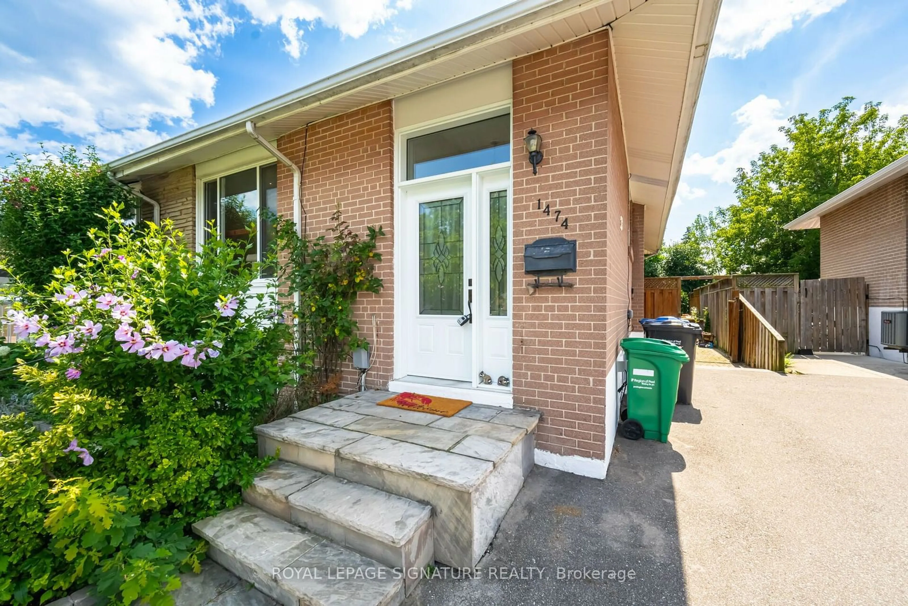 Home with brick exterior material, street for 1474 Sandgate Cres, Mississauga Ontario L5J 2E5