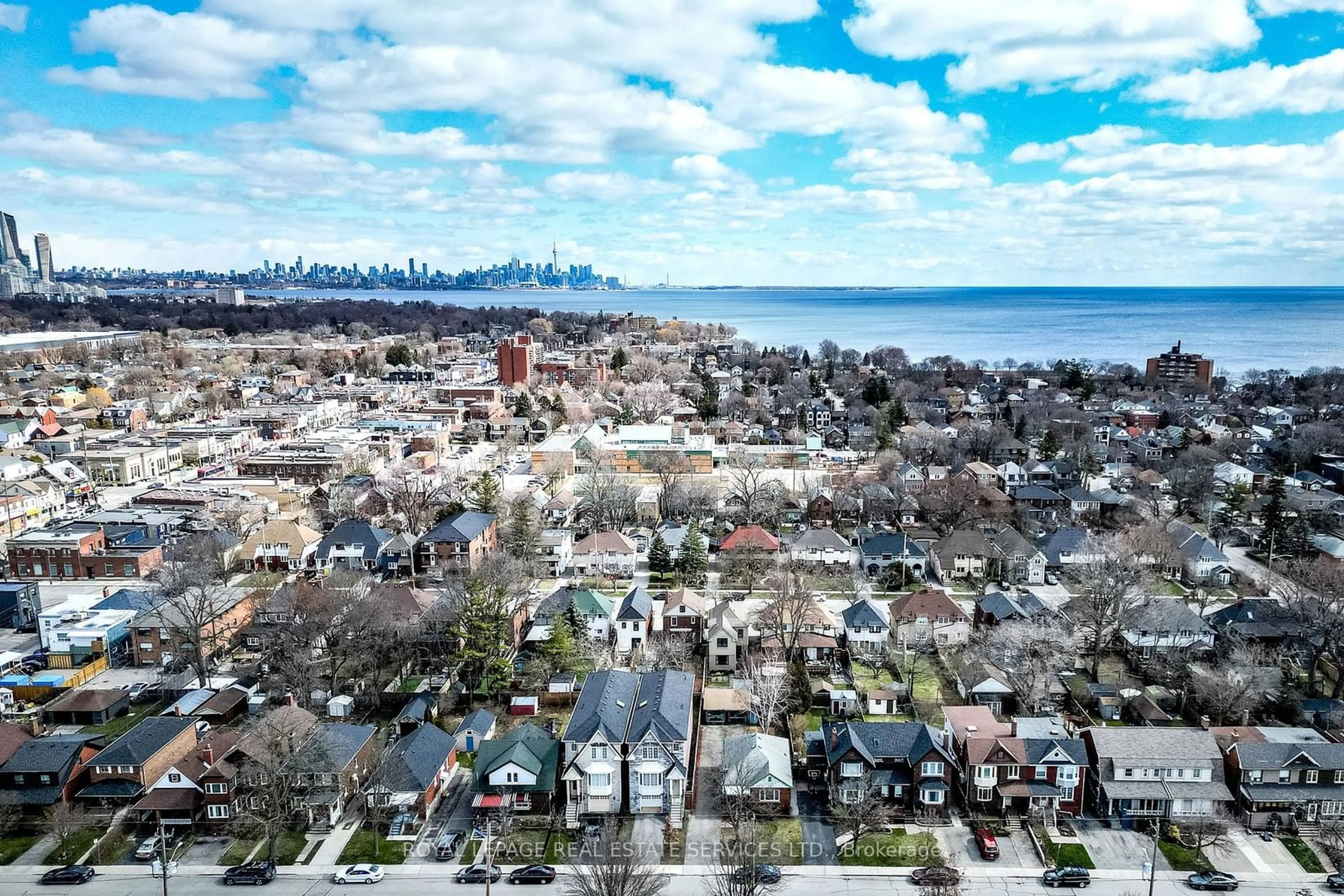 A pic from outside/outdoor area/front of a property/back of a property/a pic from drone, unknown for 32 Third St, Toronto Ontario M8V 2X8