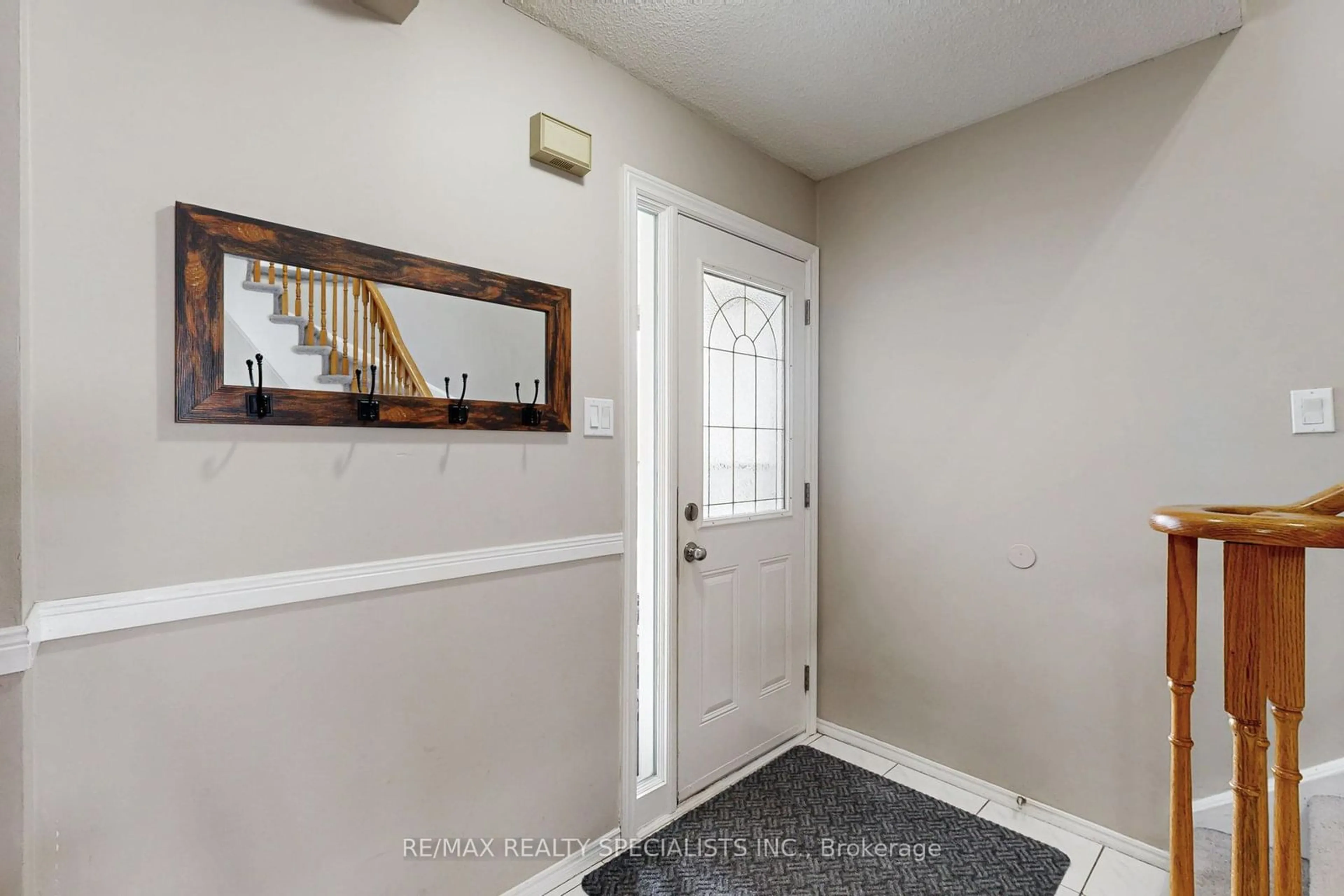 Indoor entryway for 95 Sandmere Ave, Brampton Ontario L6Z 4A5