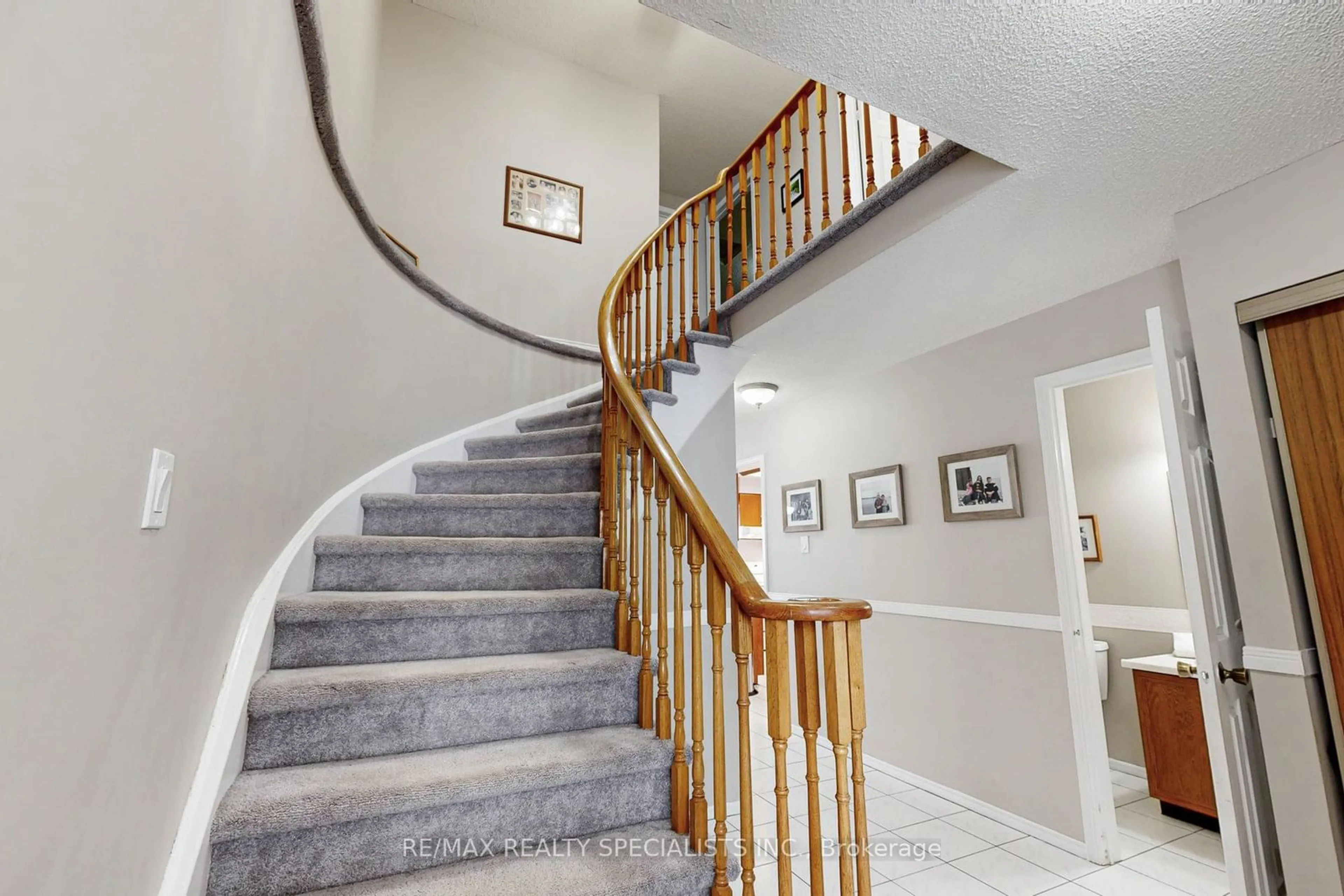 Stairs for 95 Sandmere Ave, Brampton Ontario L6Z 4A5