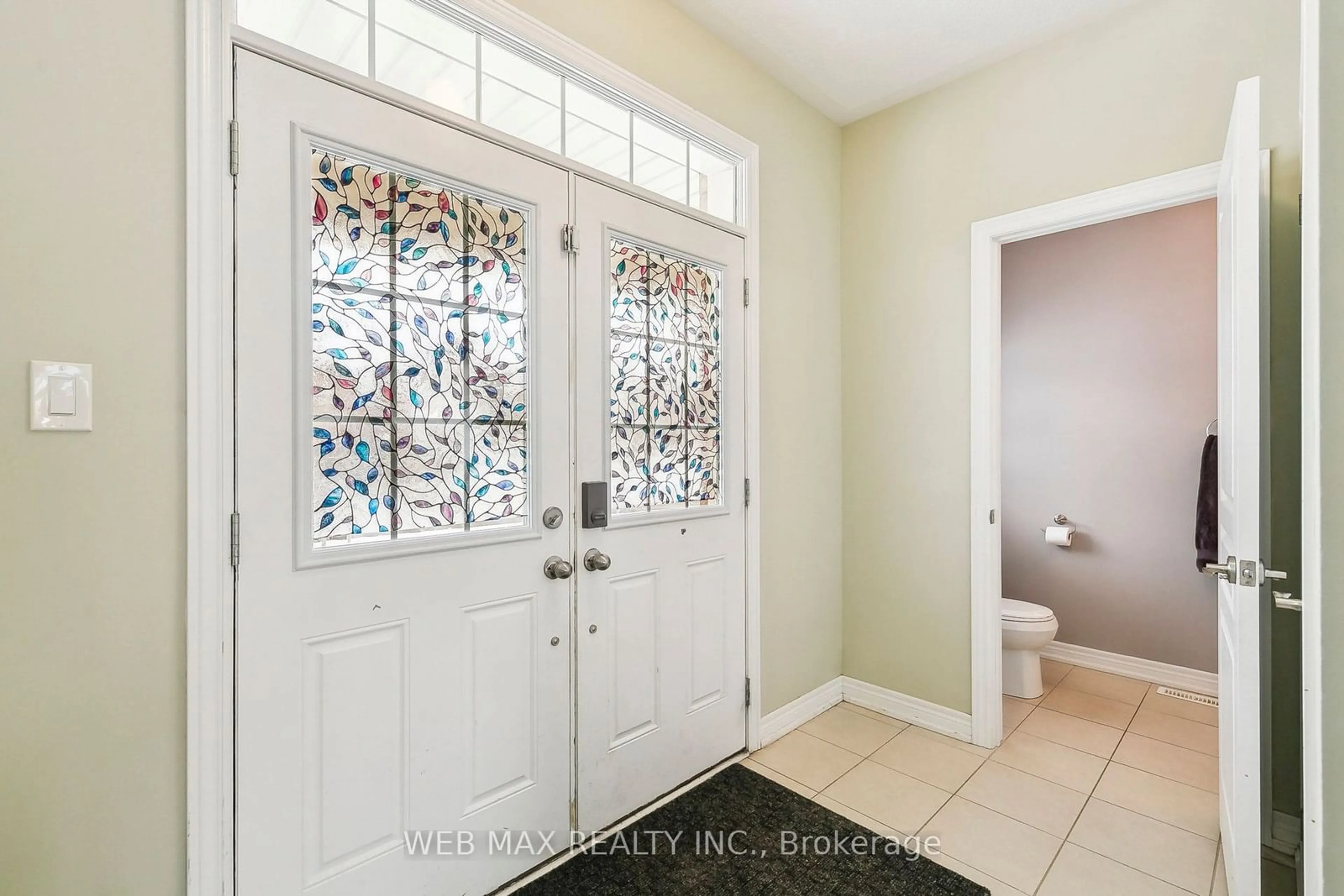 Indoor entryway for 17 Angelgate Rd, Brampton Ontario L6Y 0X8