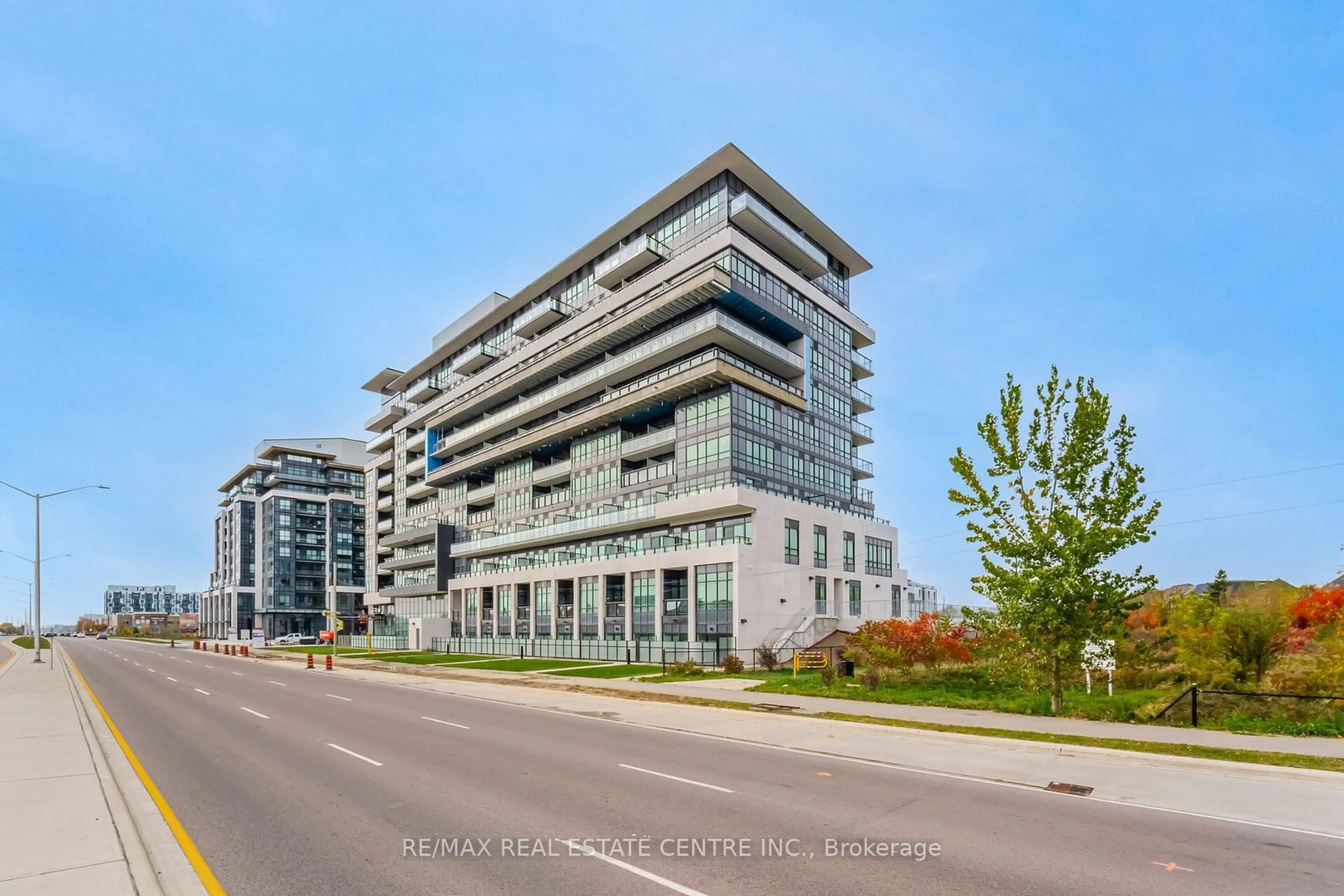 Unknown for 395 Dundas St #212, Oakville Ontario L6M 4M2