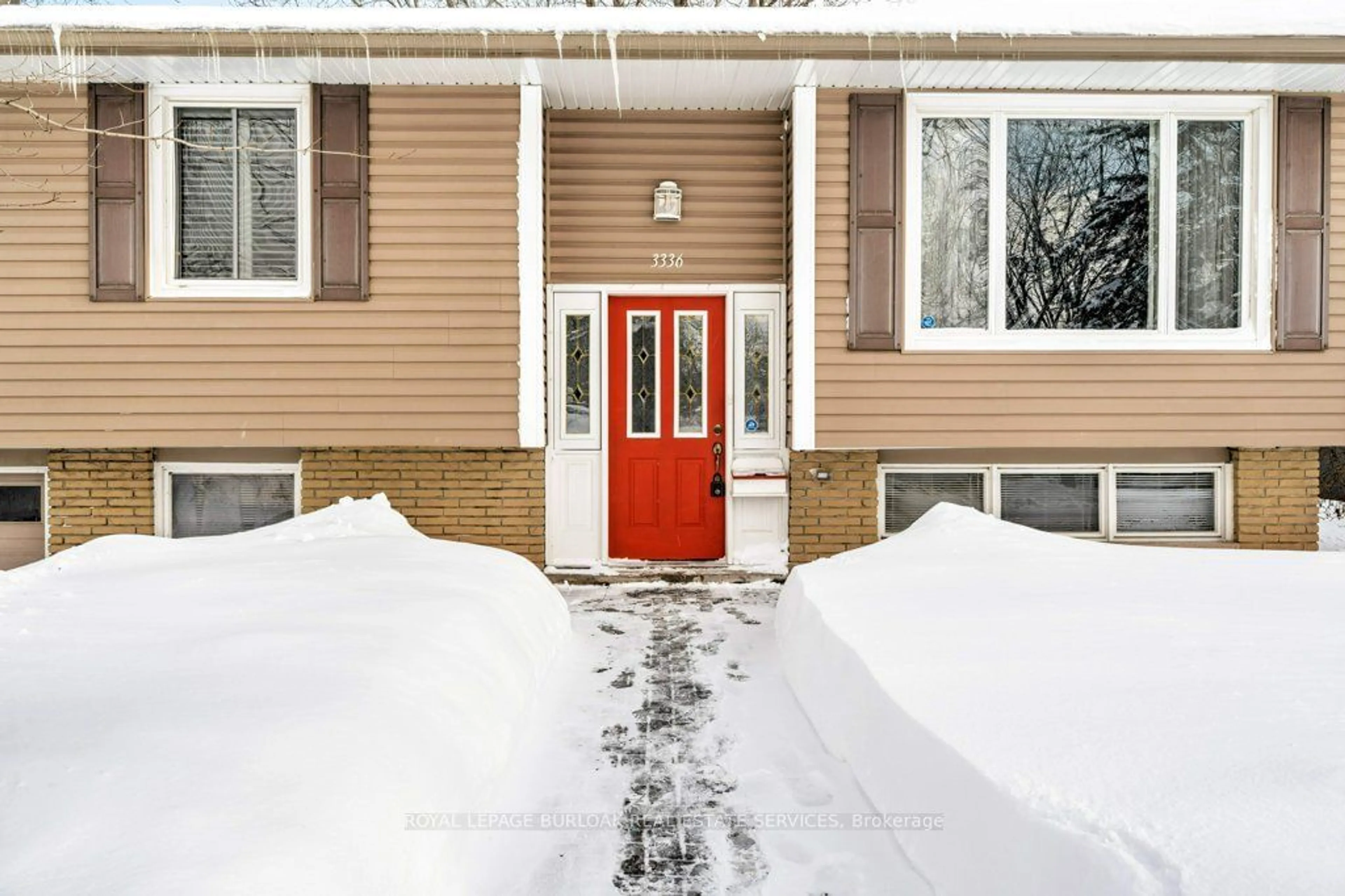 Indoor entryway for 3336 Rexway Dr, Burlington Ontario L7N 2L1