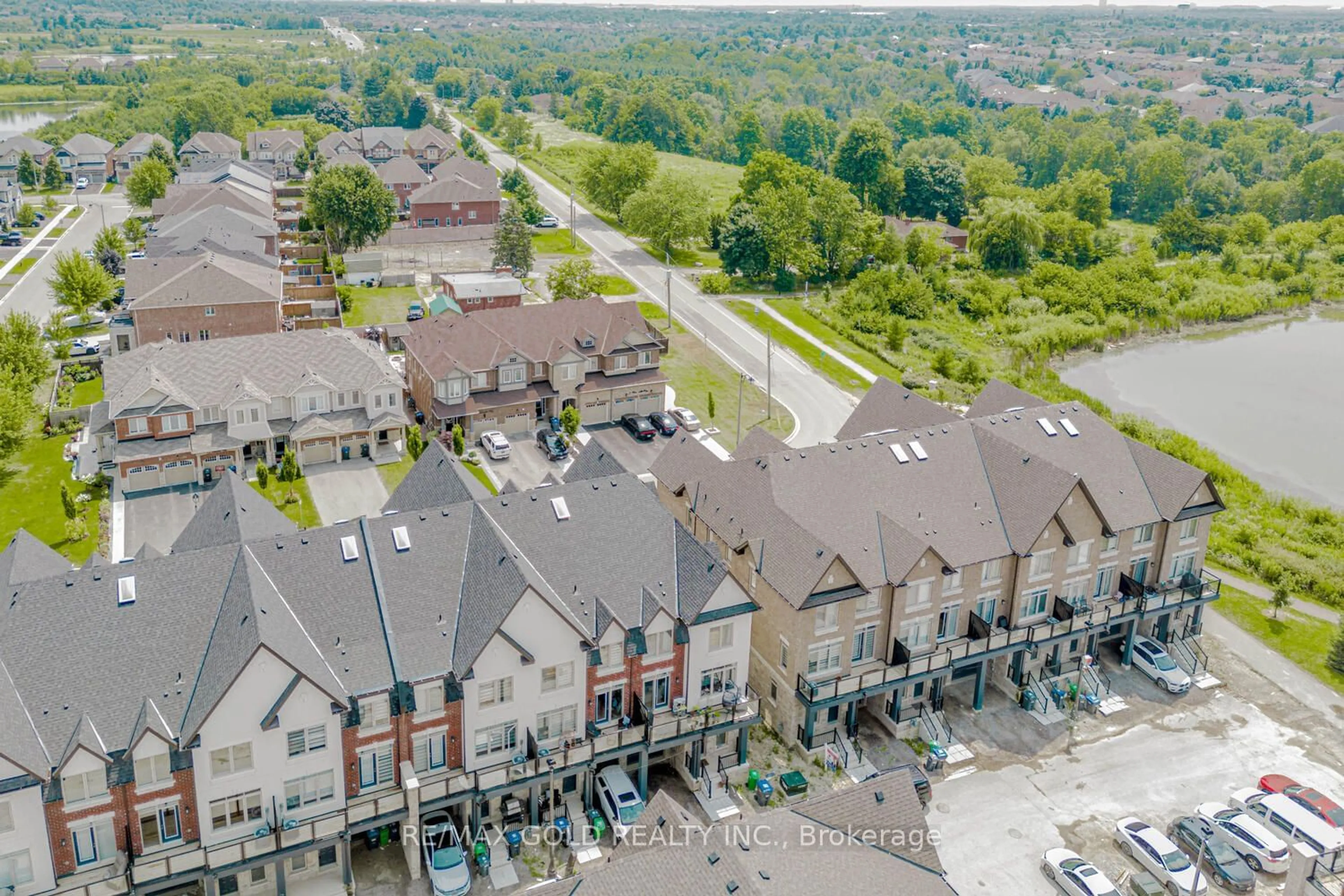 A pic from outside/outdoor area/front of a property/back of a property/a pic from drone, street for 19 Tiveron Ave, Caledon Ontario L7C 4L4