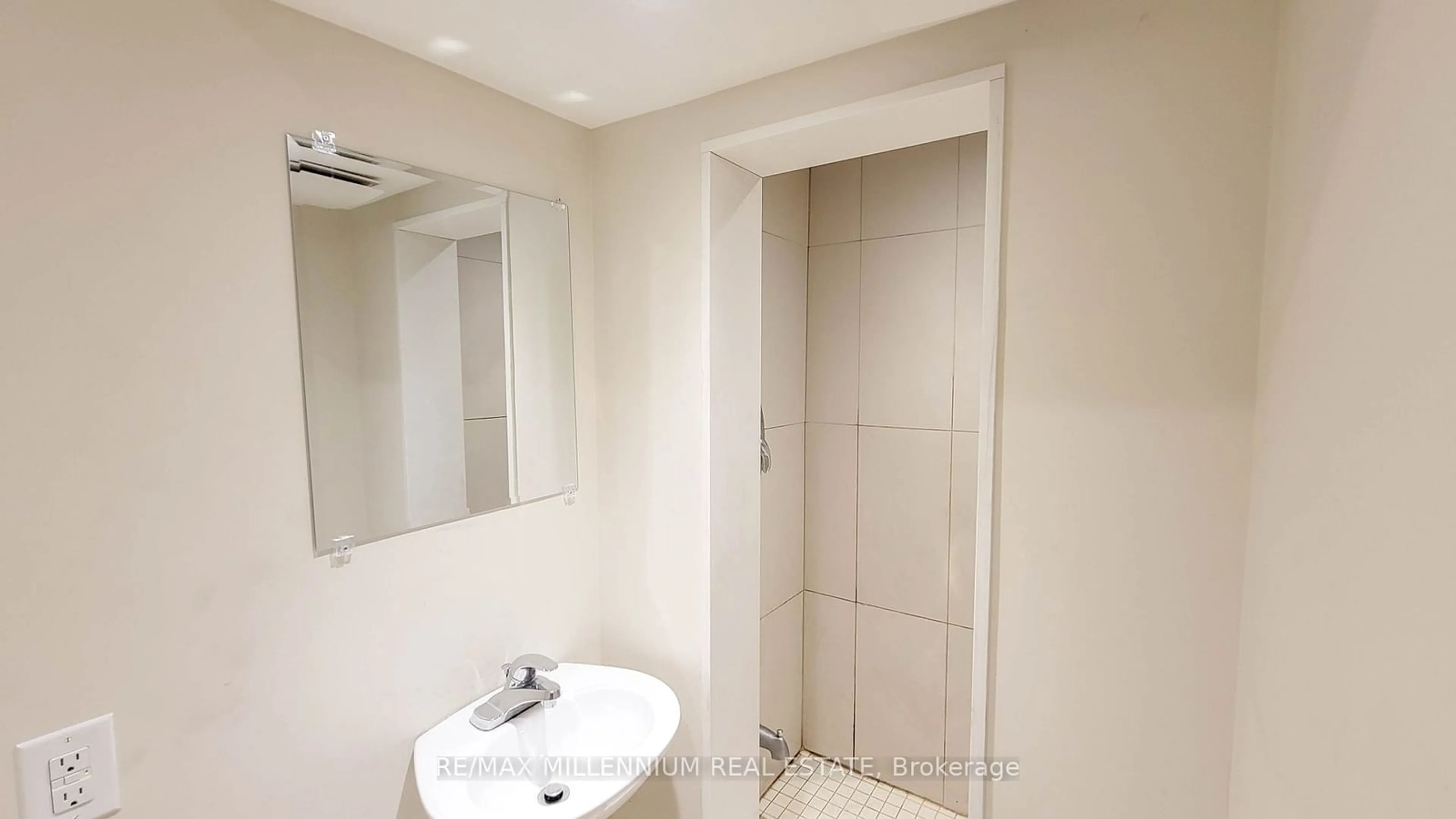 Standard bathroom, unknown for 3 Jasmine Rd, Toronto Ontario M9M 2P8