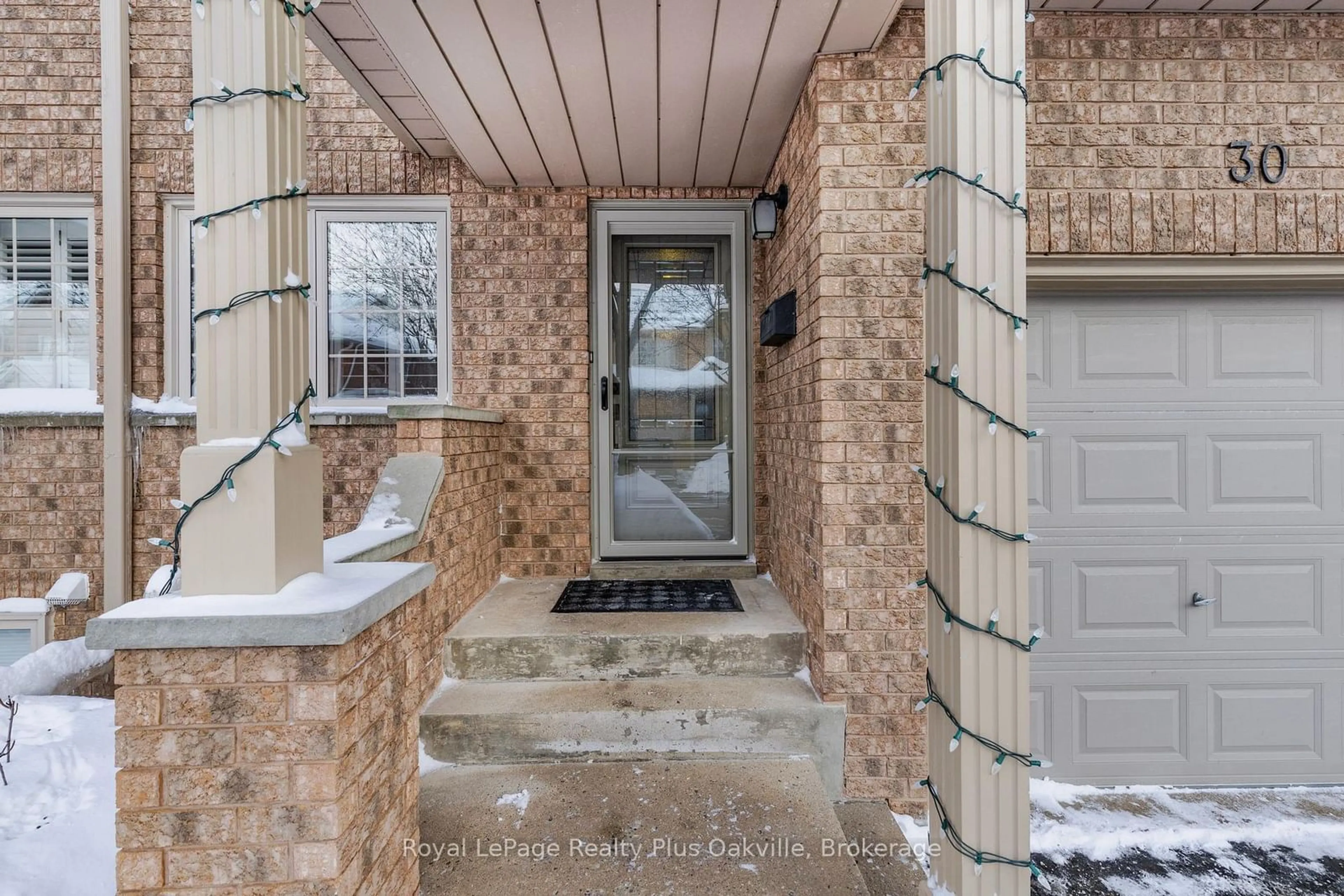 Indoor entryway for 2880 Headon Forest Dr #30, Burlington Ontario L7M 4H2