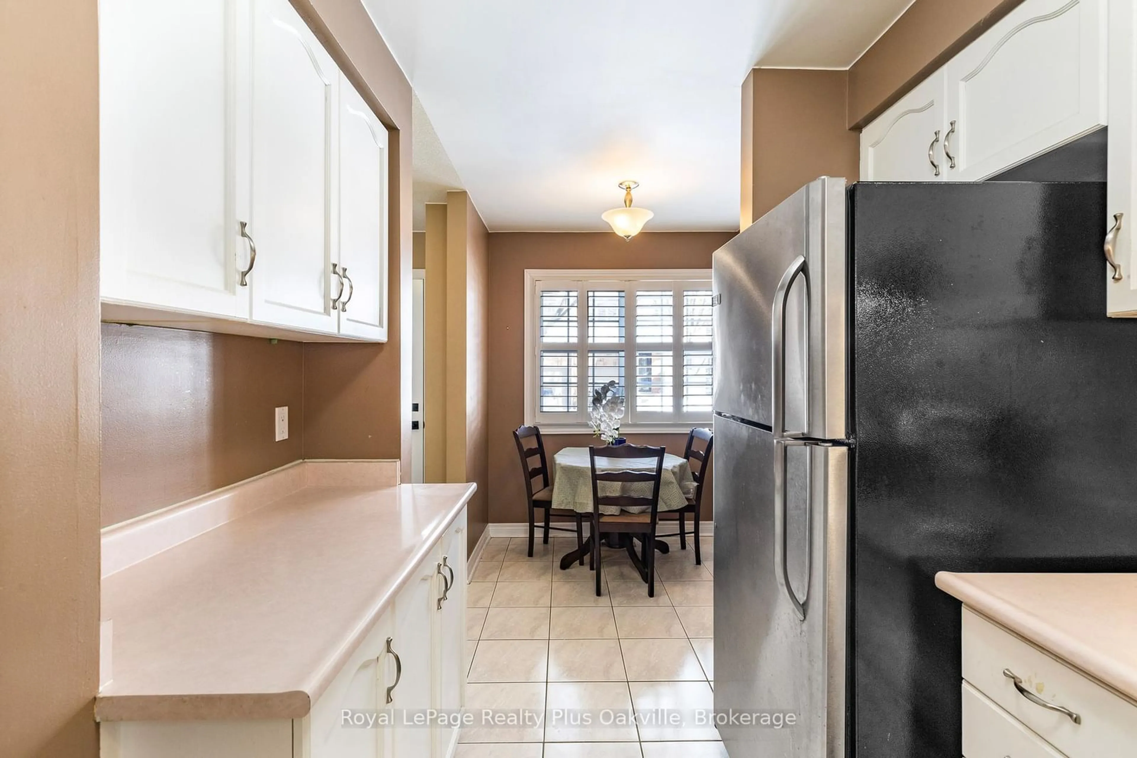 Standard kitchen, ceramic/tile floor for 2880 Headon Forest Dr #30, Burlington Ontario L7M 4H2