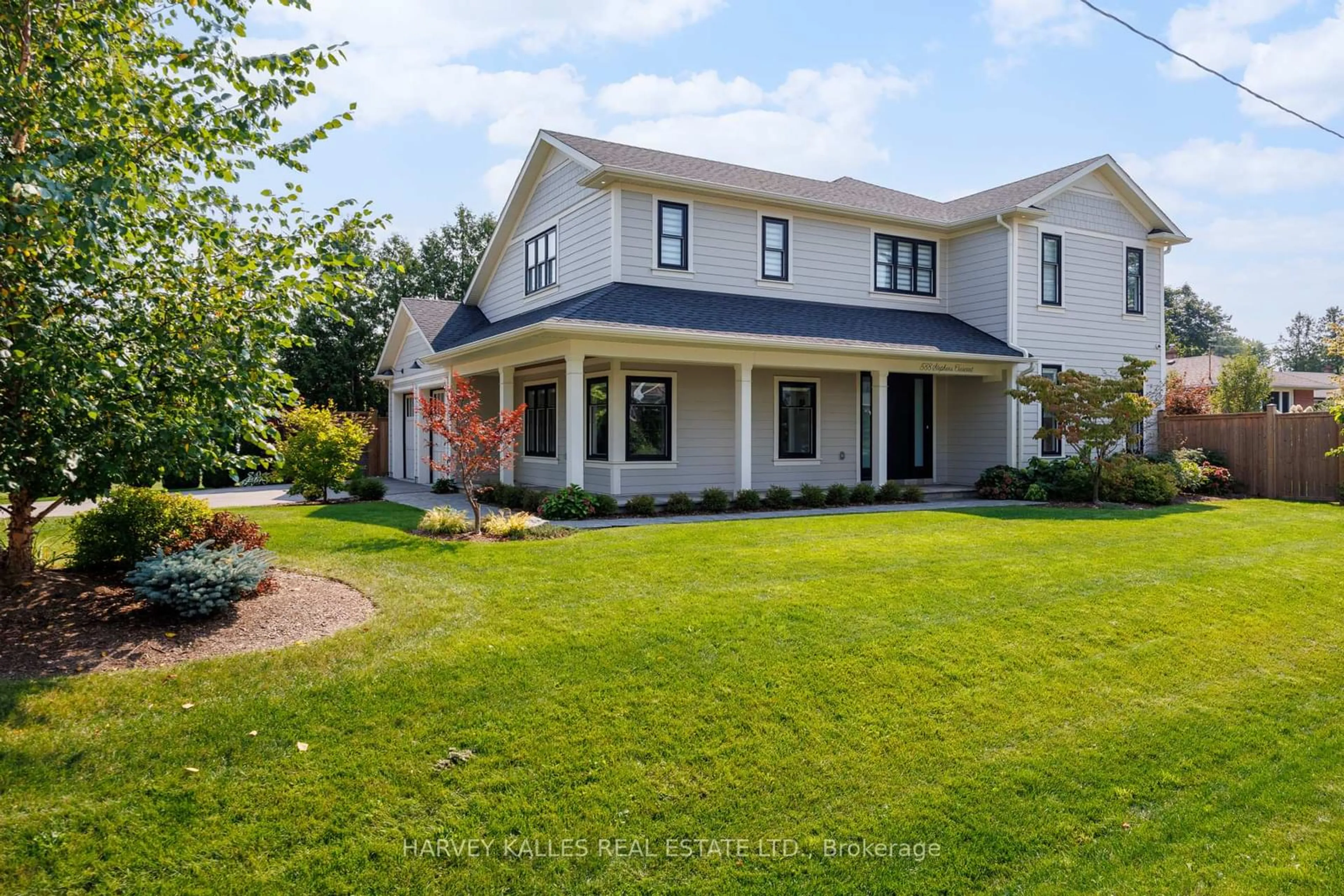 A pic from outside/outdoor area/front of a property/back of a property/a pic from drone, unknown for 588 Stephens Cres, Oakville Ontario L6K 1Y3