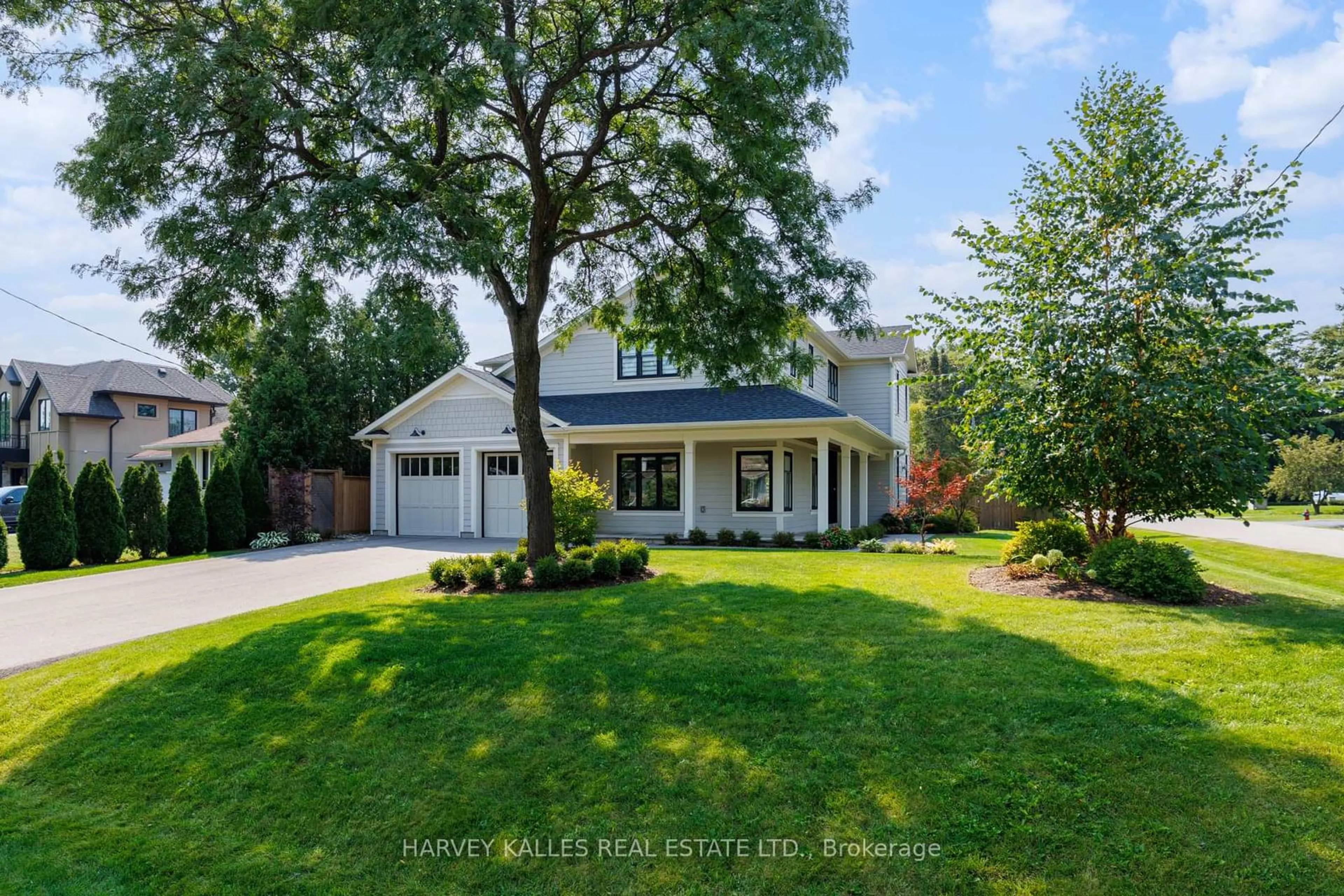 Home with brick exterior material, street for 588 Stephens Cres, Oakville Ontario L6K 1Y3