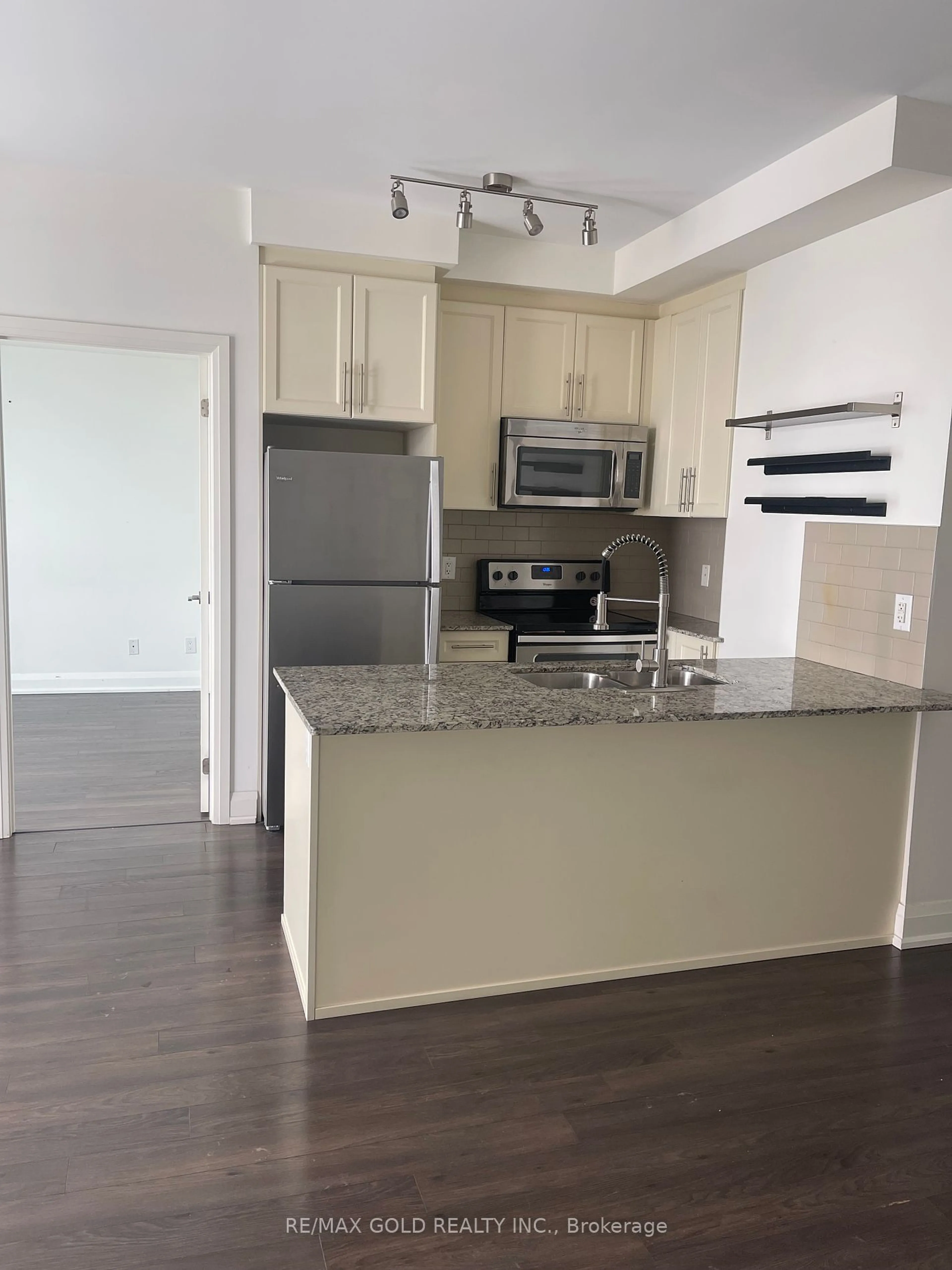 Standard kitchen, wood/laminate floor for 55 Yorkland Blvd #1111, Brampton Ontario L6P 4K9