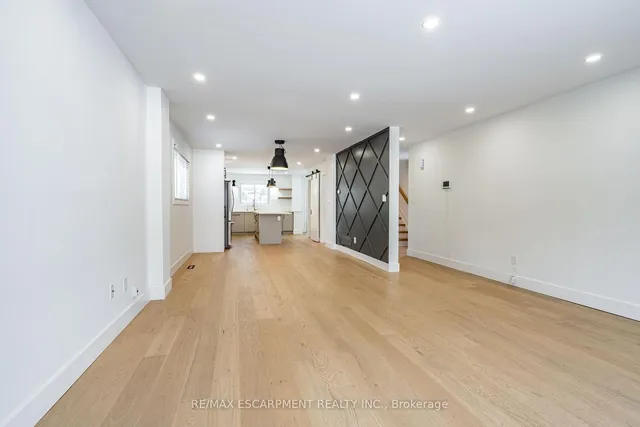 Additional property image - 3135 MICHAEL Cres