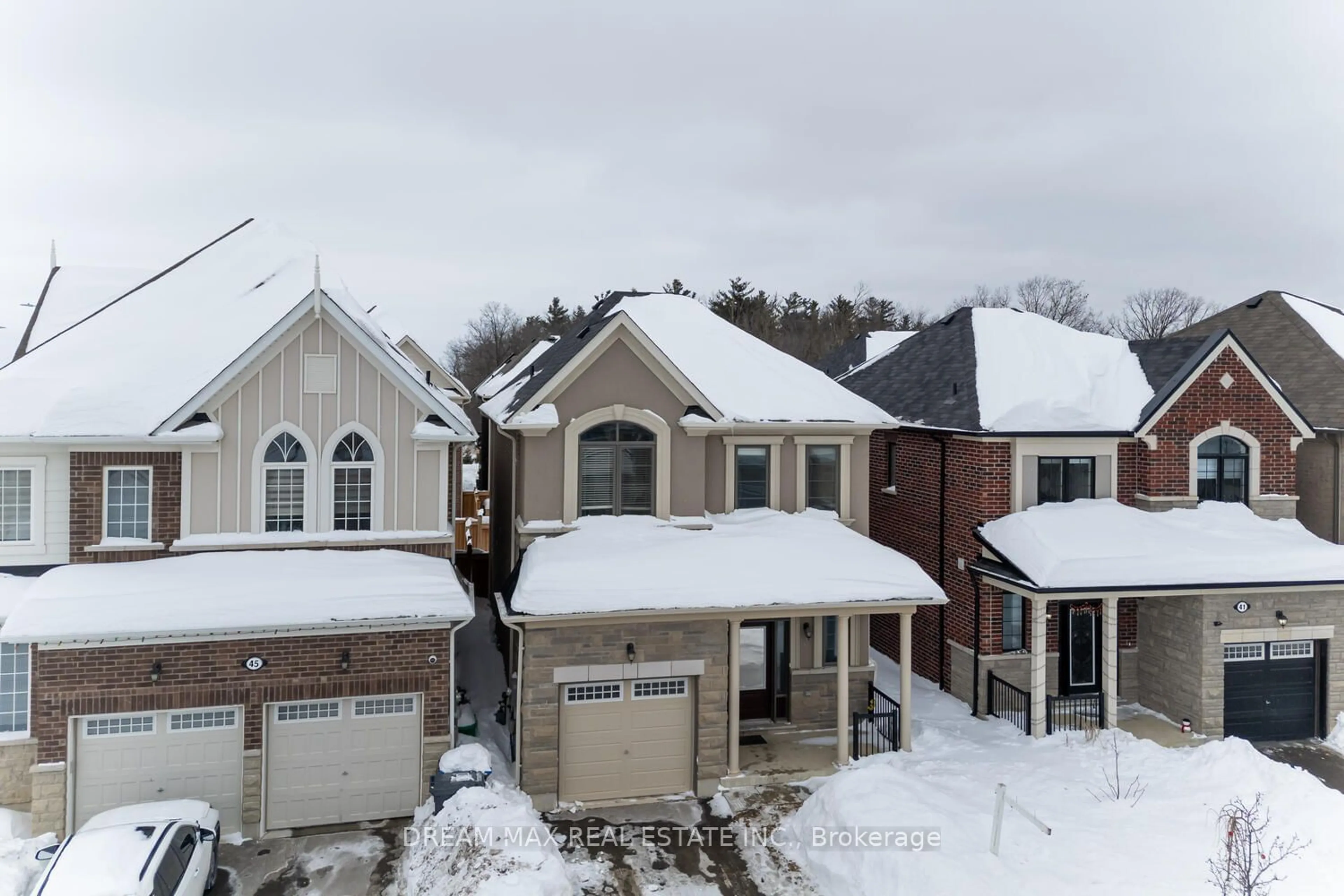 A pic from outside/outdoor area/front of a property/back of a property/a pic from drone, street for 43 Speckled Alder St, Caledon Ontario L7C 4J1