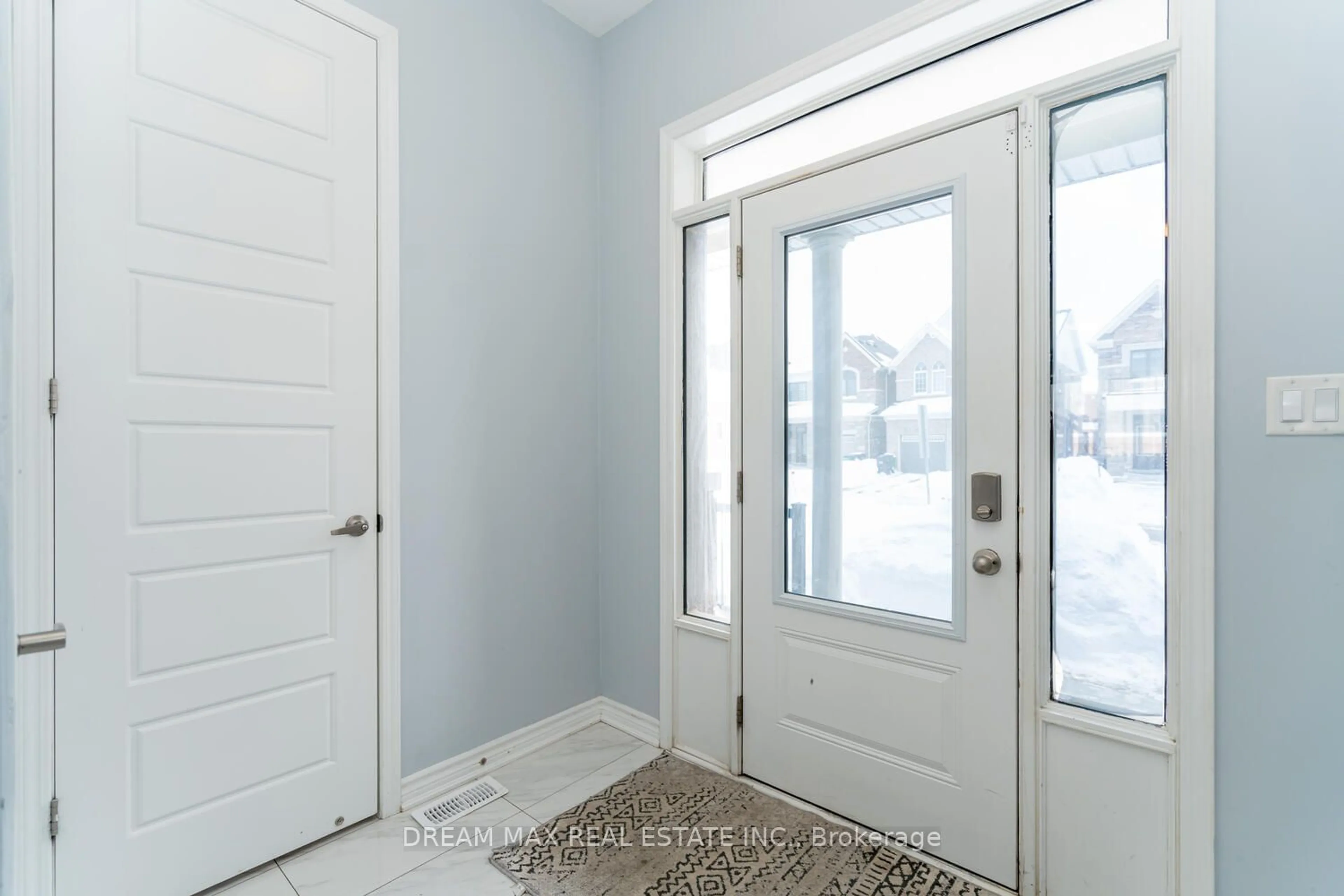 Indoor entryway for 43 Speckled Alder St, Caledon Ontario L7C 4J1