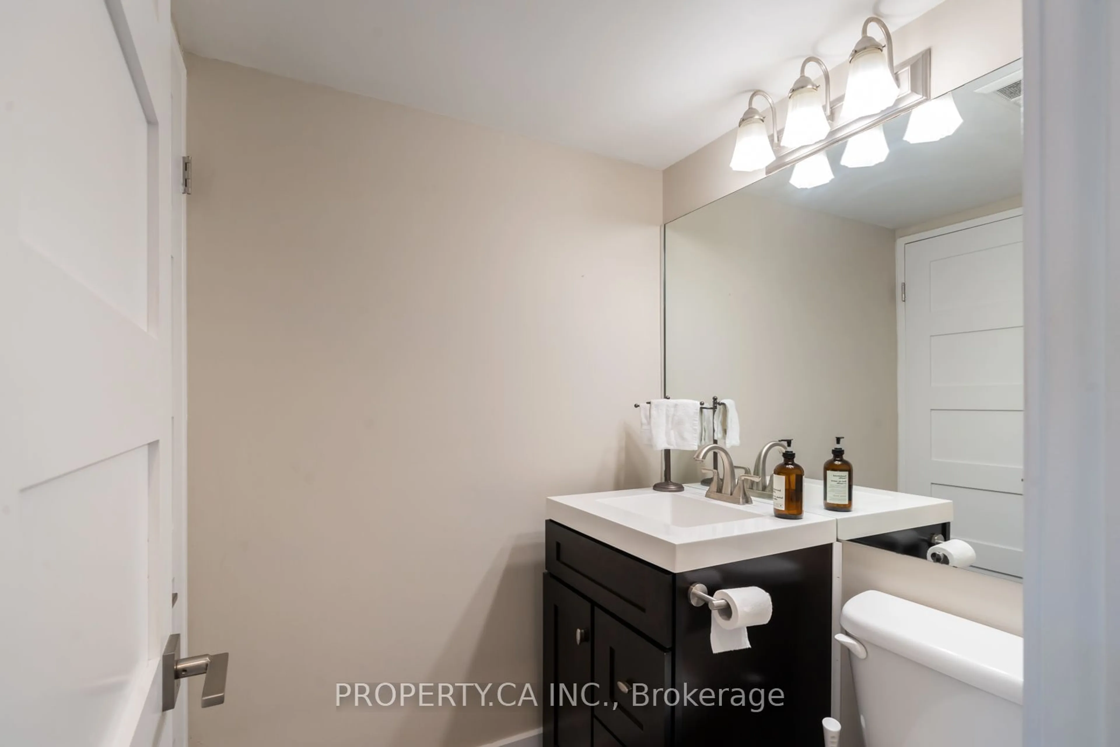 Standard bathroom, ceramic/tile floor for 2261 Lake Shore Blvd #104, Toronto Ontario M8V 3X1