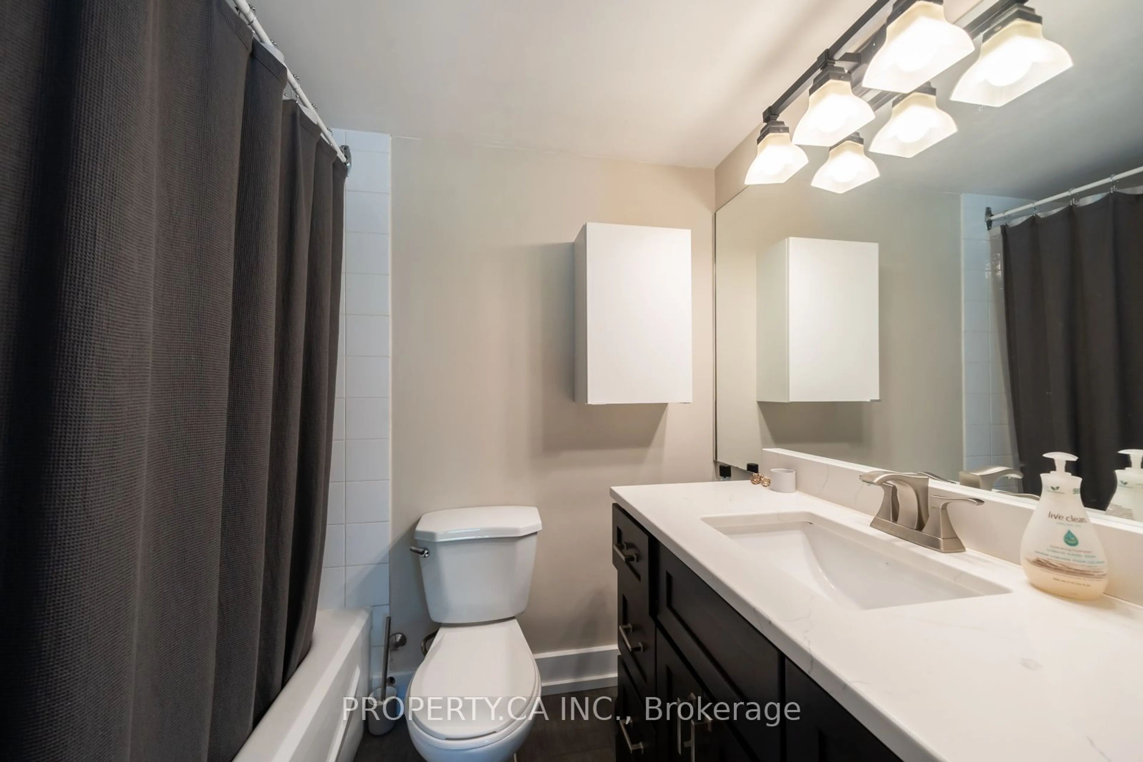 Standard bathroom, ceramic/tile floor for 2261 Lake Shore Blvd #104, Toronto Ontario M8V 3X1