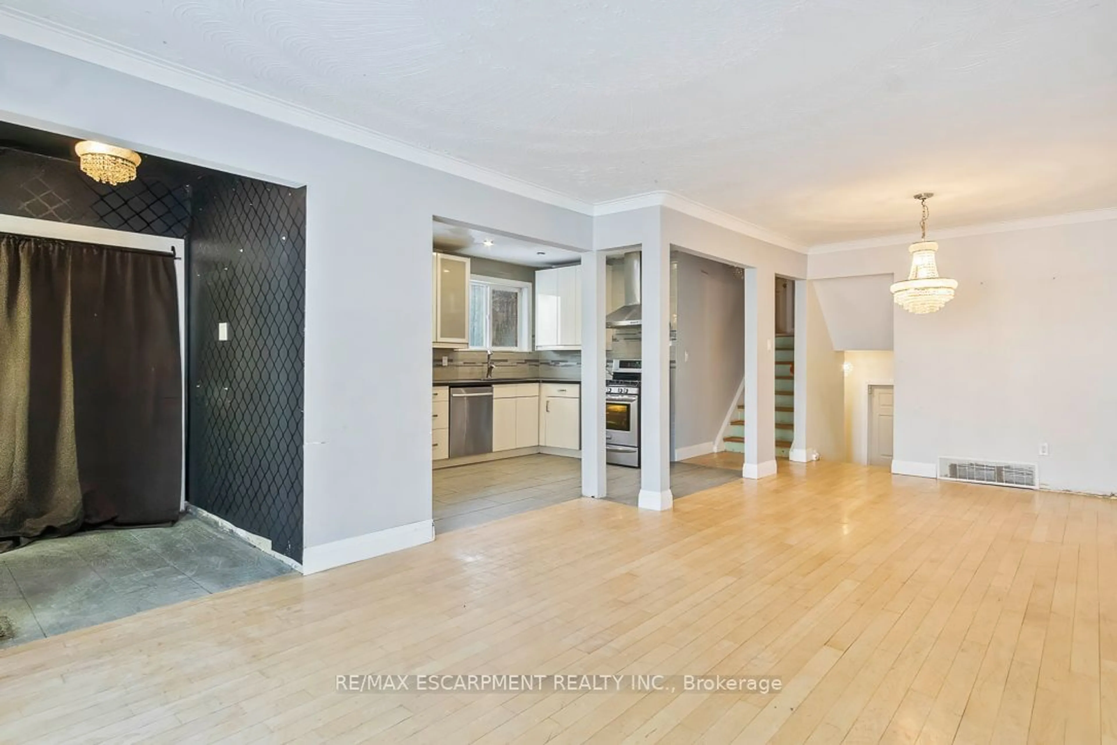 Open concept kitchen, unknown for 57 Birgitta Cres, Toronto Ontario M9C 3W1