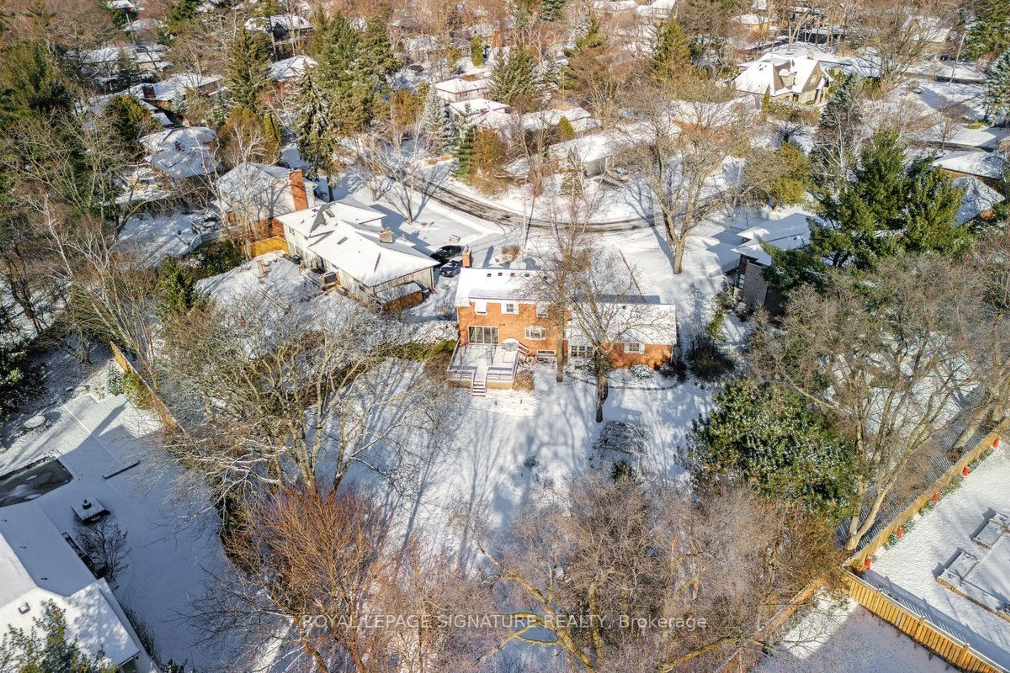 A pic from outside/outdoor area/front of a property/back of a property/a pic from drone, street for 1662 Bramsey Dr, Mississauga Ontario L5J 2H6