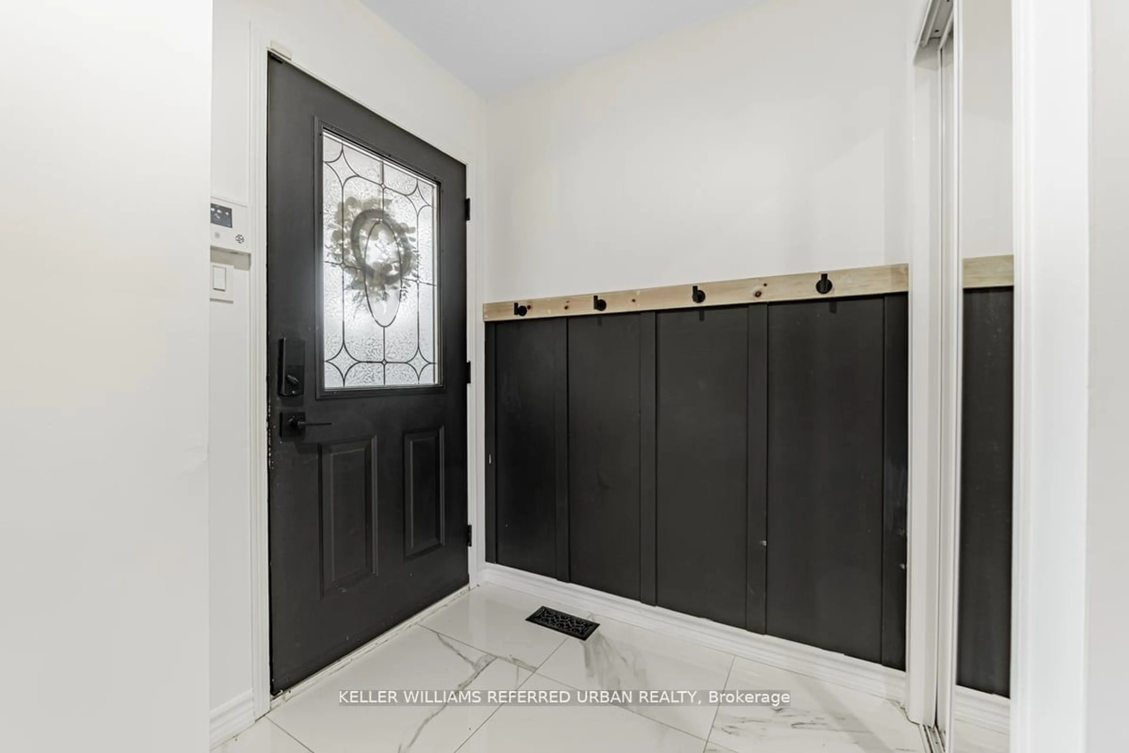 Indoor entryway for 10 Field Sparrow Rd, Brampton Ontario L6R 1Y6