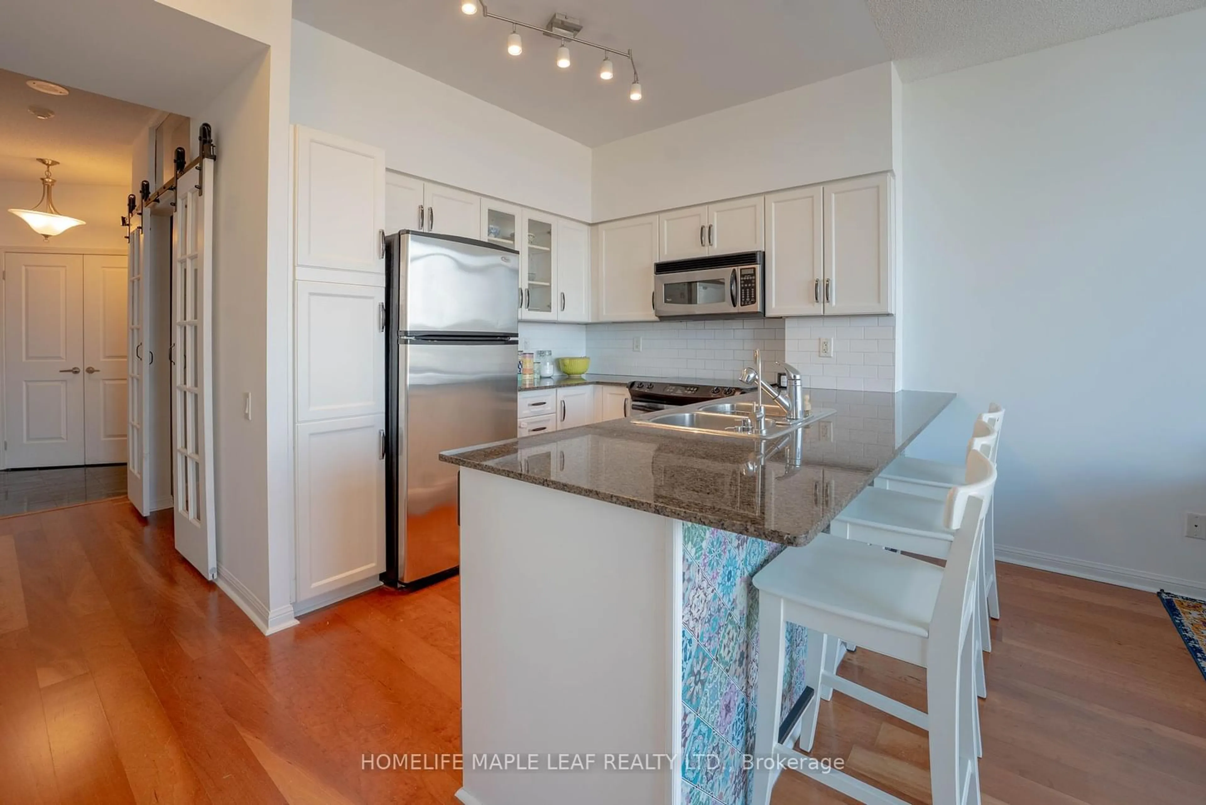 Standard kitchen, unknown for 15 Windermere Ave #606, Toronto Ontario M6S 5A2