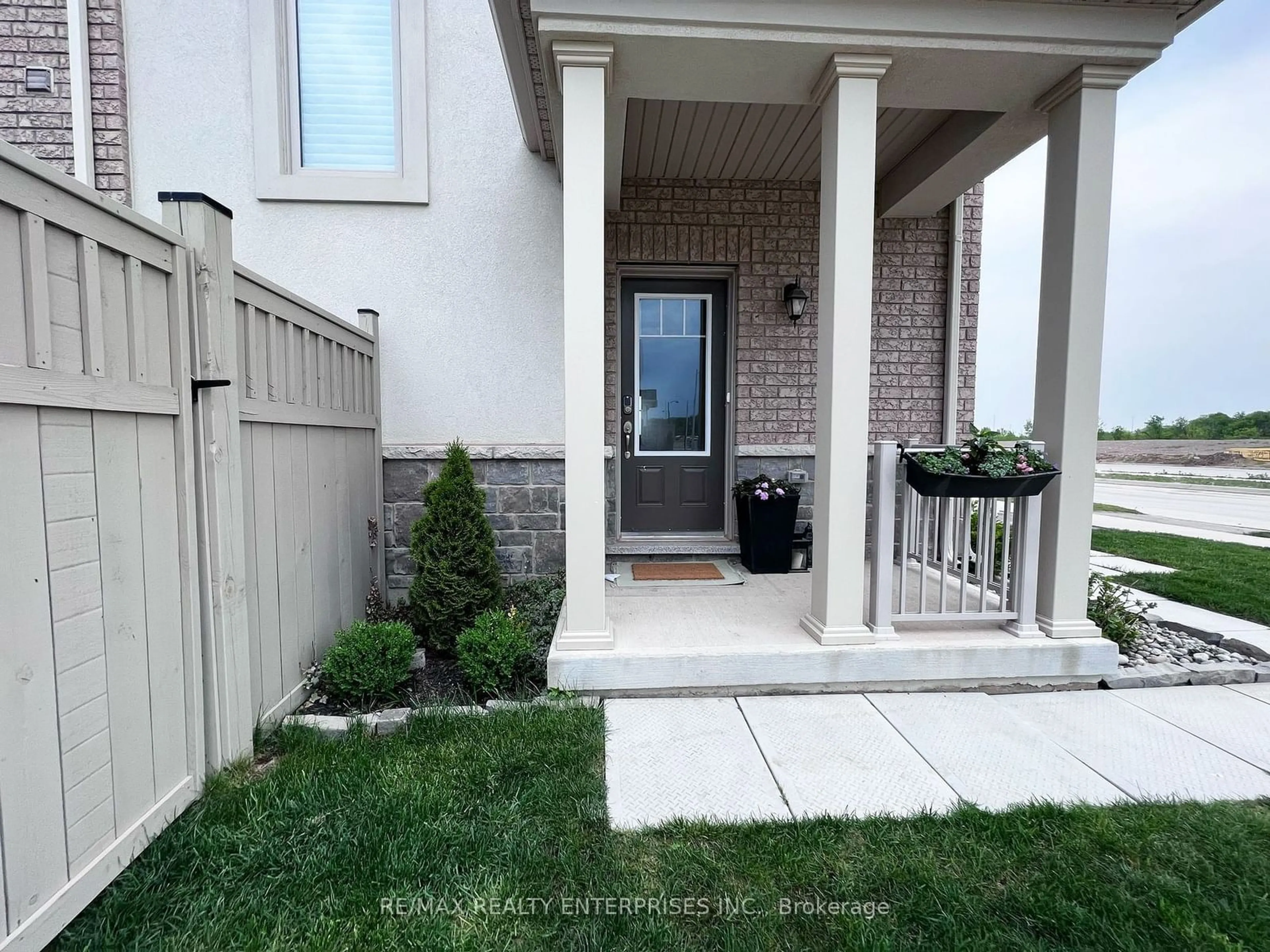 Indoor entryway for 3127 Lula Rd, Burlington Ontario L7M 0Z9