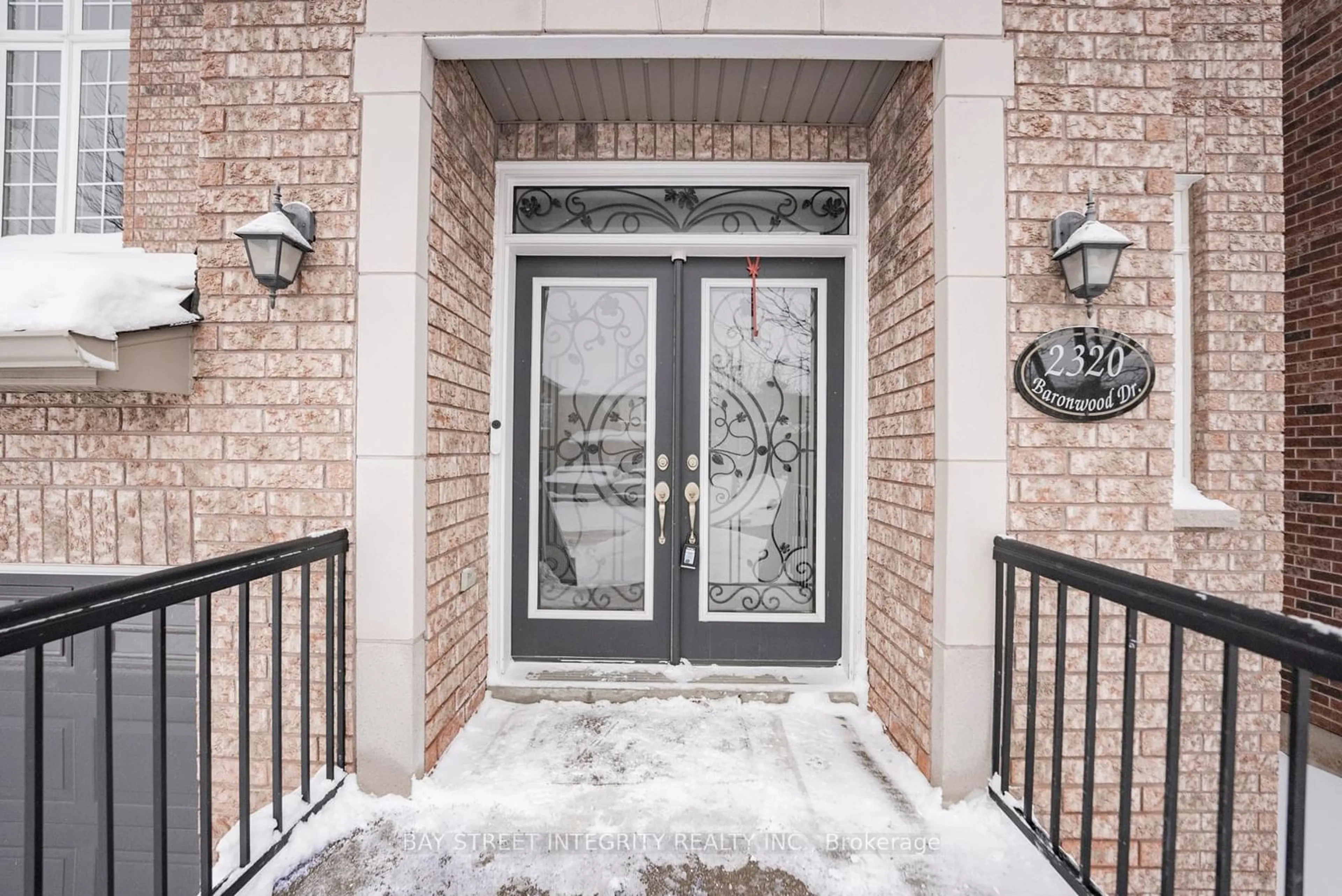 Indoor entryway for 2320 Baronwood Dr, Oakville Ontario L6M 4Z5