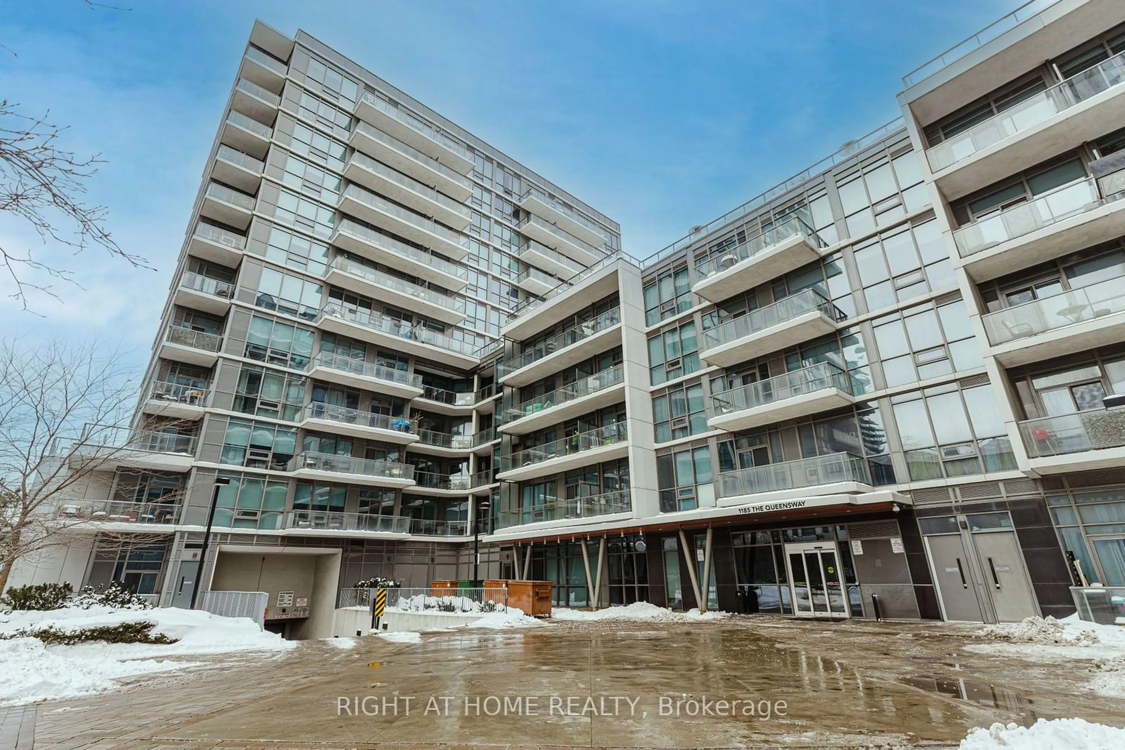 Indoor foyer for 1185 The Queensway #815, Toronto Ontario M8Z 0C6